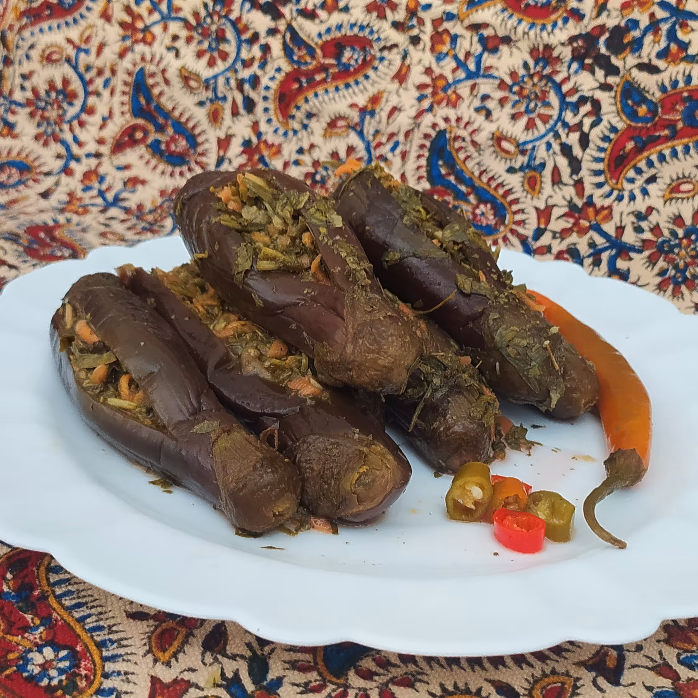 ترشی بادمجان شکم پر با سبزیجات معطر یک کیلویی