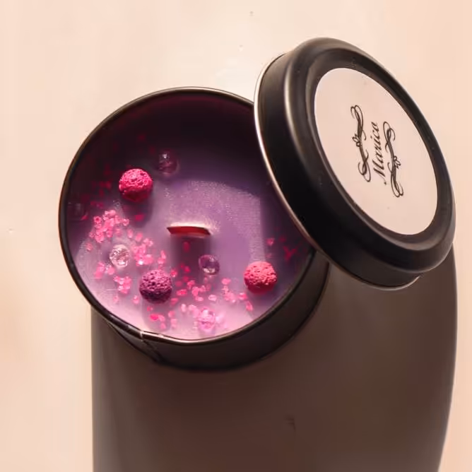 شمع قوطی و شمع درب دار معطر و تزیینی با رایحه ای ملایم برند ماریکو (پس کرایه)