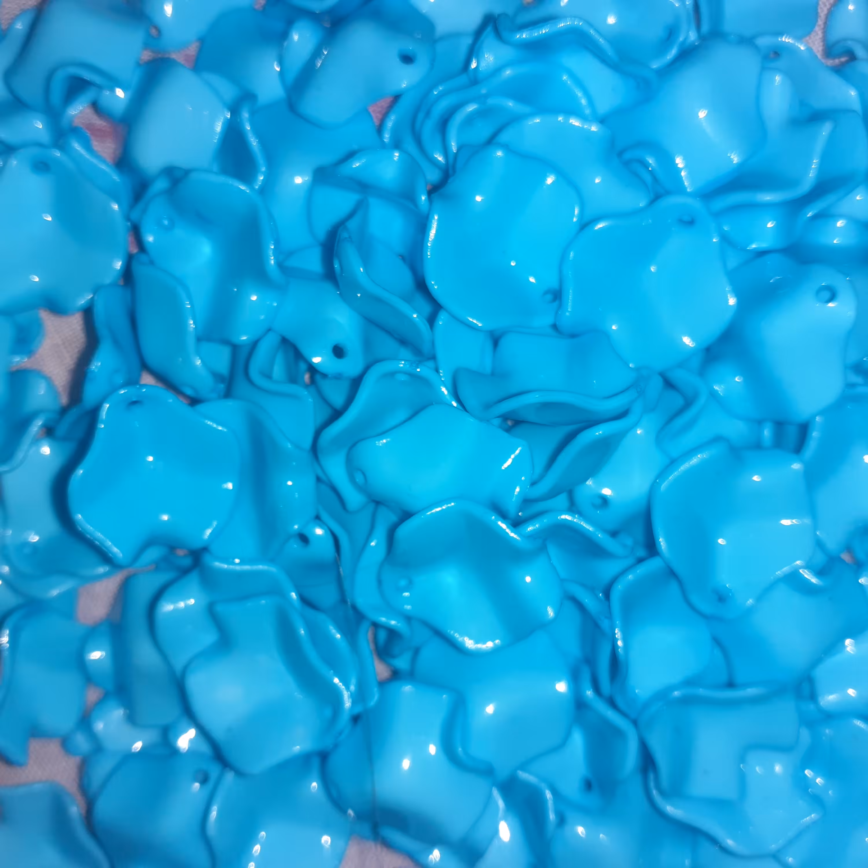 گلبرگ های ریز کریستالی