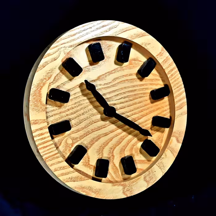 ساعت نئو کلاسیک روکش چوب پتینه