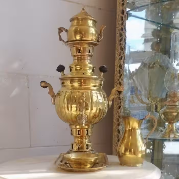 سماور ذغالی یک لیتری برنجی با سرویس(5 تیکه)