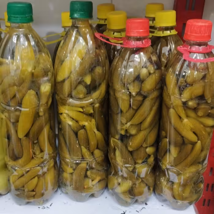 خیار شور ریز ویژه داخل اب نمک ترد و  بسیار خوشمزه یک کیلویی