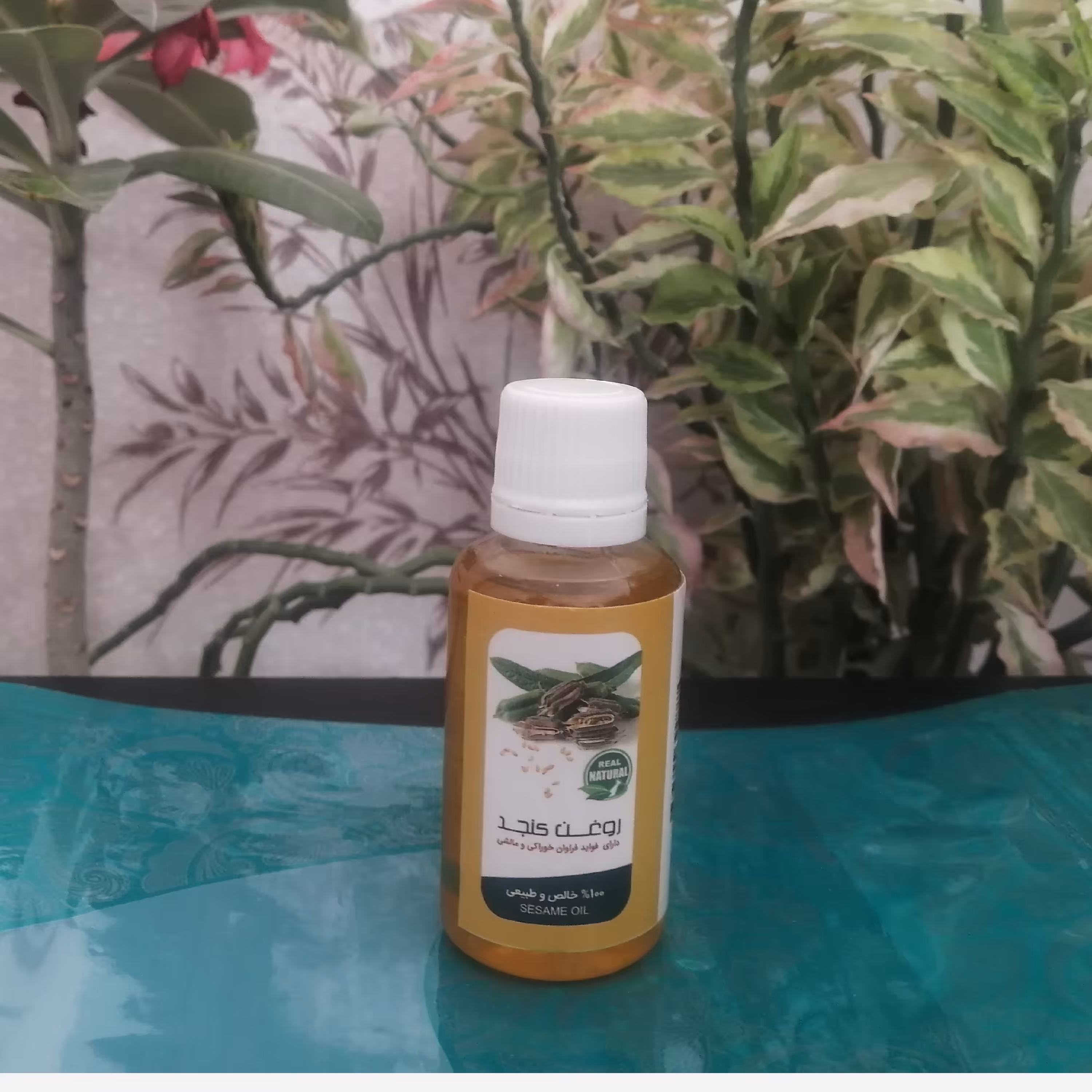 روغن کنجد، درجه یک، جهت ماساژ گرم، سرشار از مواد مغذی جهت شفافیت و لطافت پوست، رفع مشکلات عصبی، از بین برنده خشکی پوست

