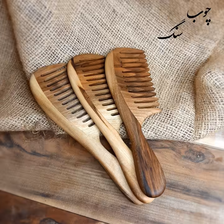 شانه چوبی هنر دست از چوب زیبای گردو 