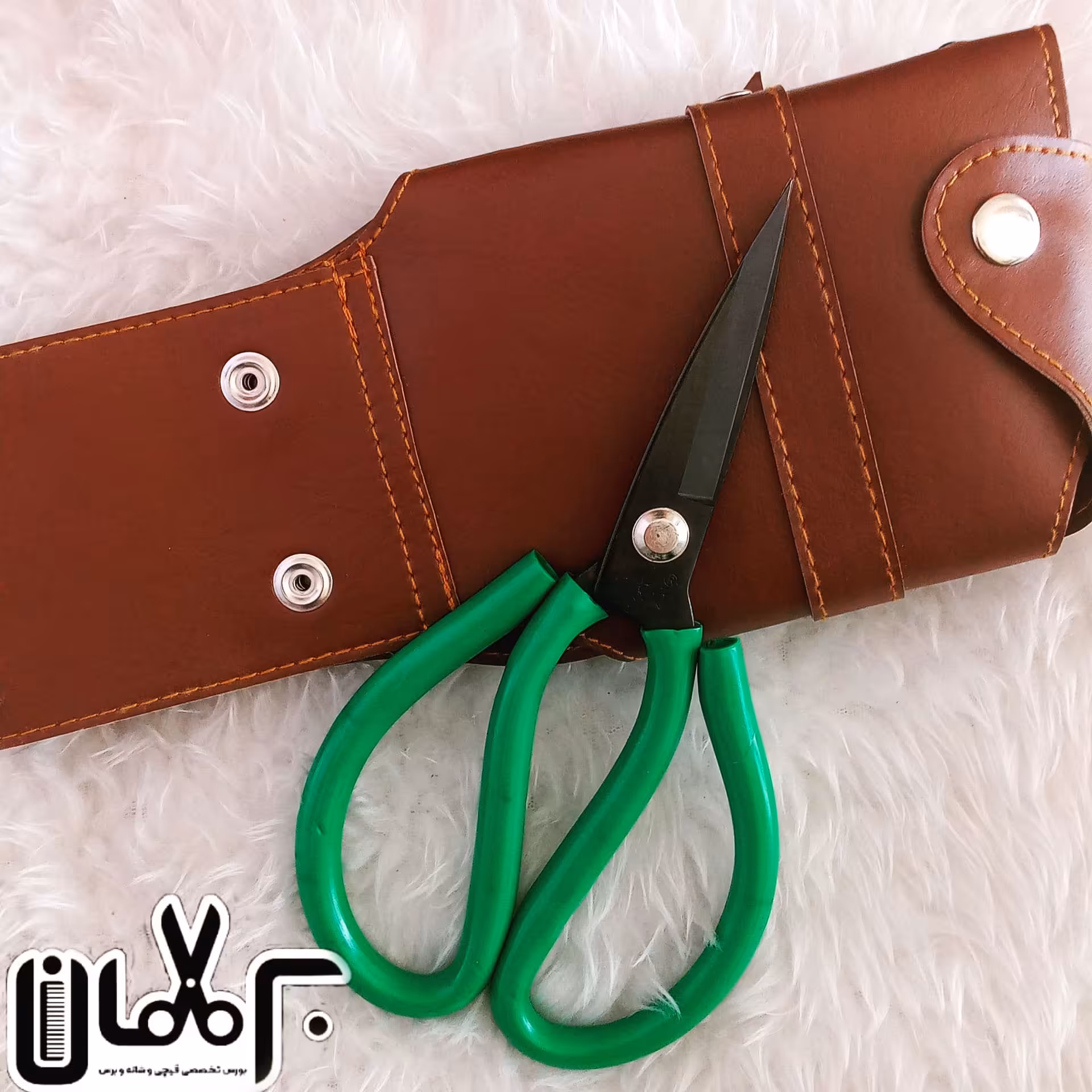 قیچی چرم و نمد 