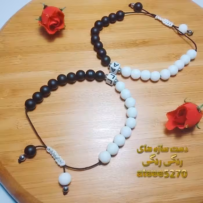 ست دستبند جفتی سنگ اونیکس با پلاک حروف مکعبی و بین کار مهره ی حدید