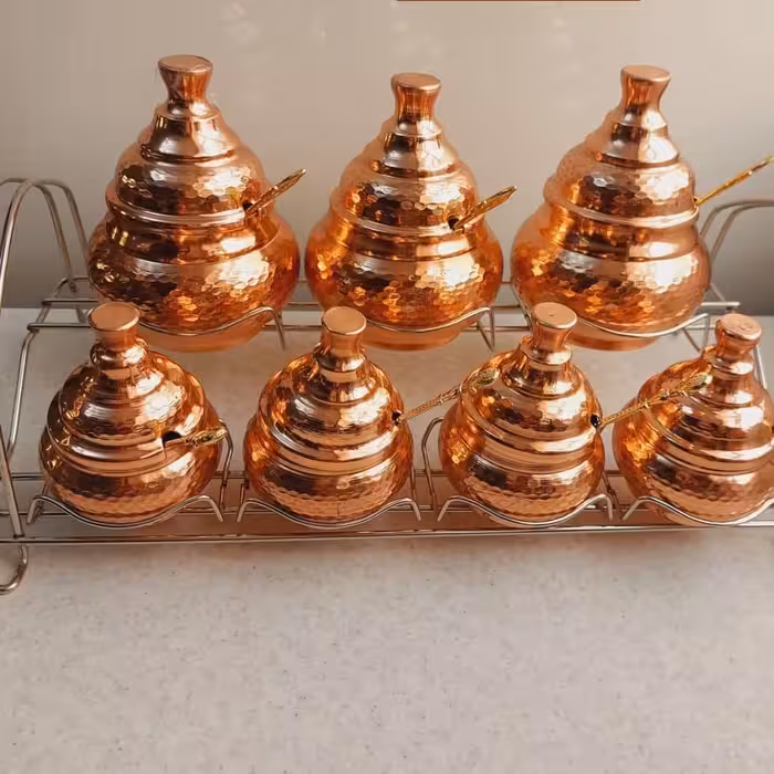 جا ادویه مسی 7 تایی همراه استند سایز بزرگ ارتفاع 20 دهانه 10 سایز کوچک ارتفاع 10.5 دهانه 5.5