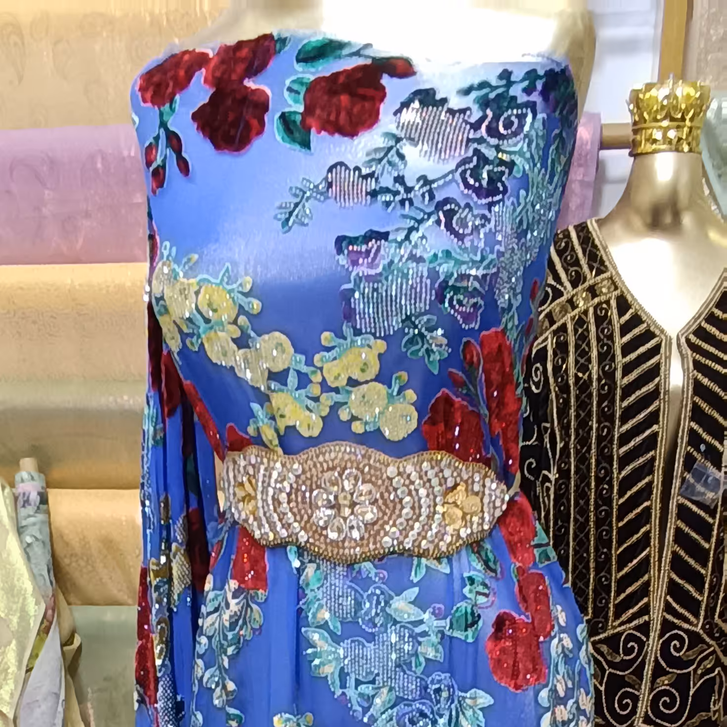 پارچه با گل های مخمل 