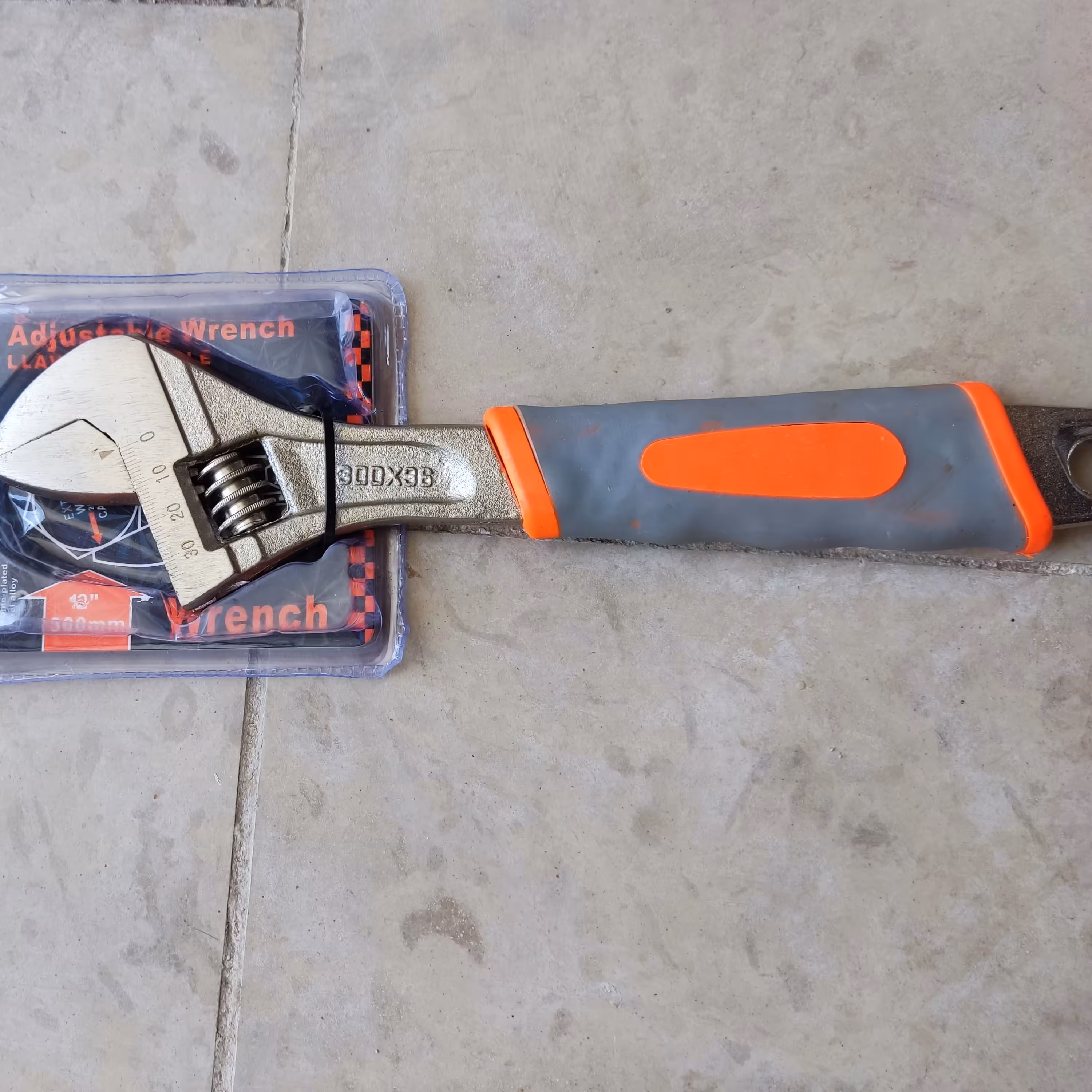 آچار فرانسه 300 میلیمتری به همراه دسته ژله ای ضد تعریق