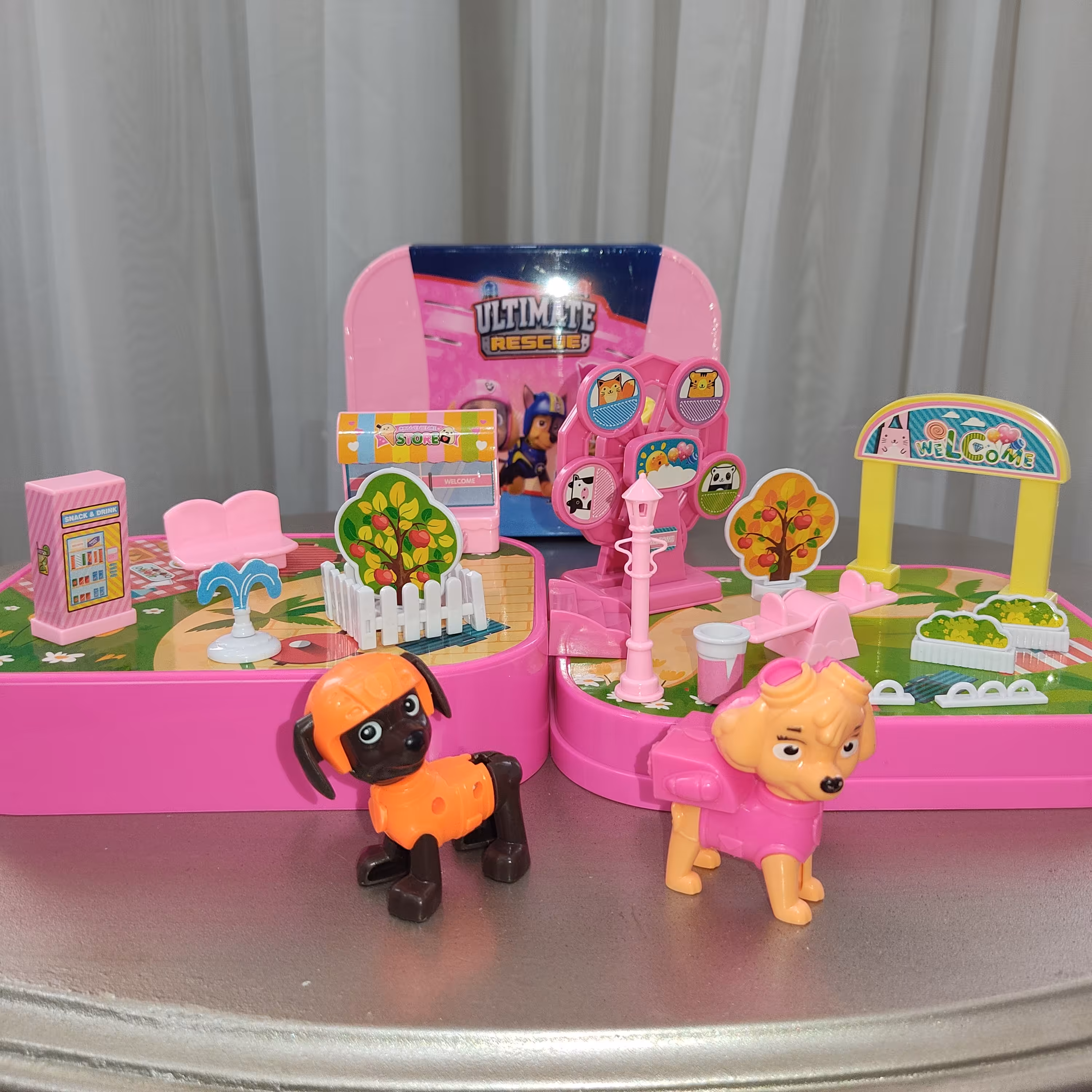 مجموعه ساختنی شهربازی سگ های نگهبان به همراه دو فیگور