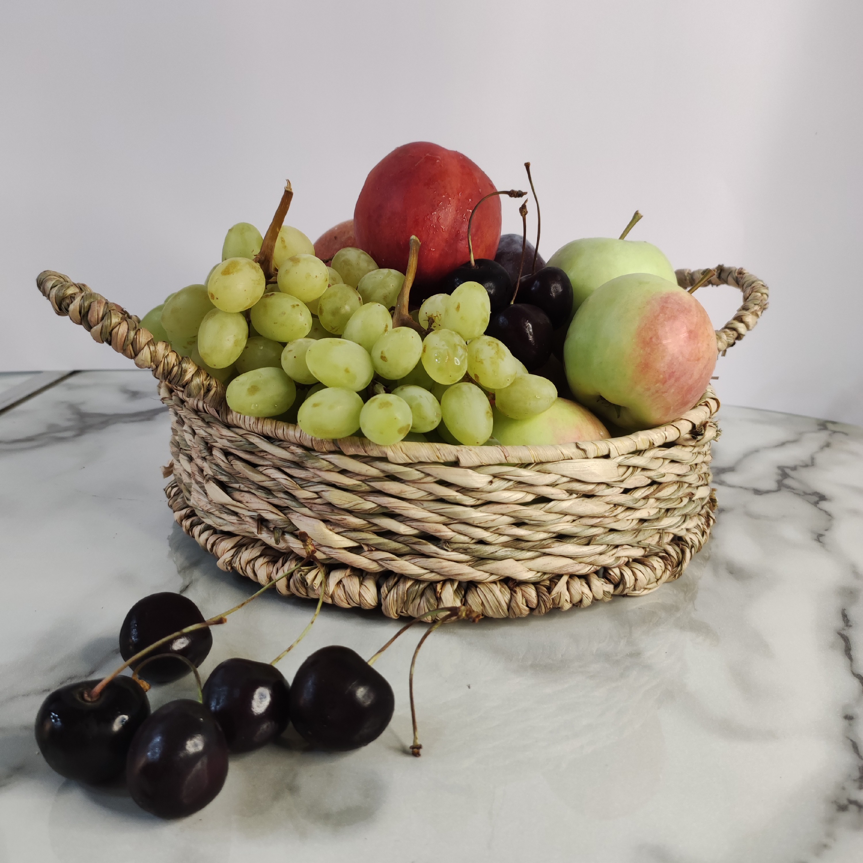 سبد حصیری دسته دار بیس فلزی رنگ چوب قطر 22 ارتفاع 6 وزن 360 گرم