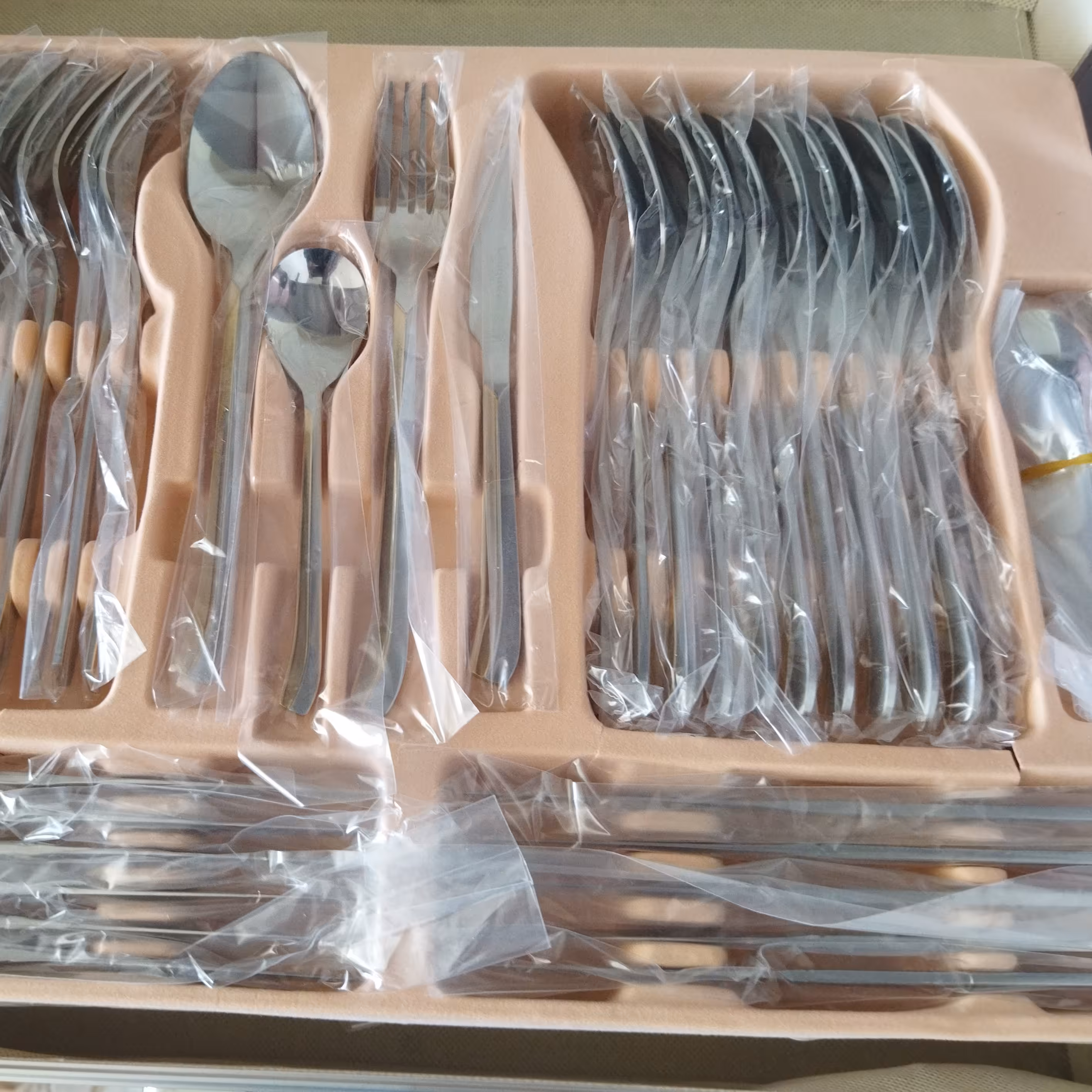 سرویس قاشق چنگال 12نفره آهن ربا نگیر دسته طلایی