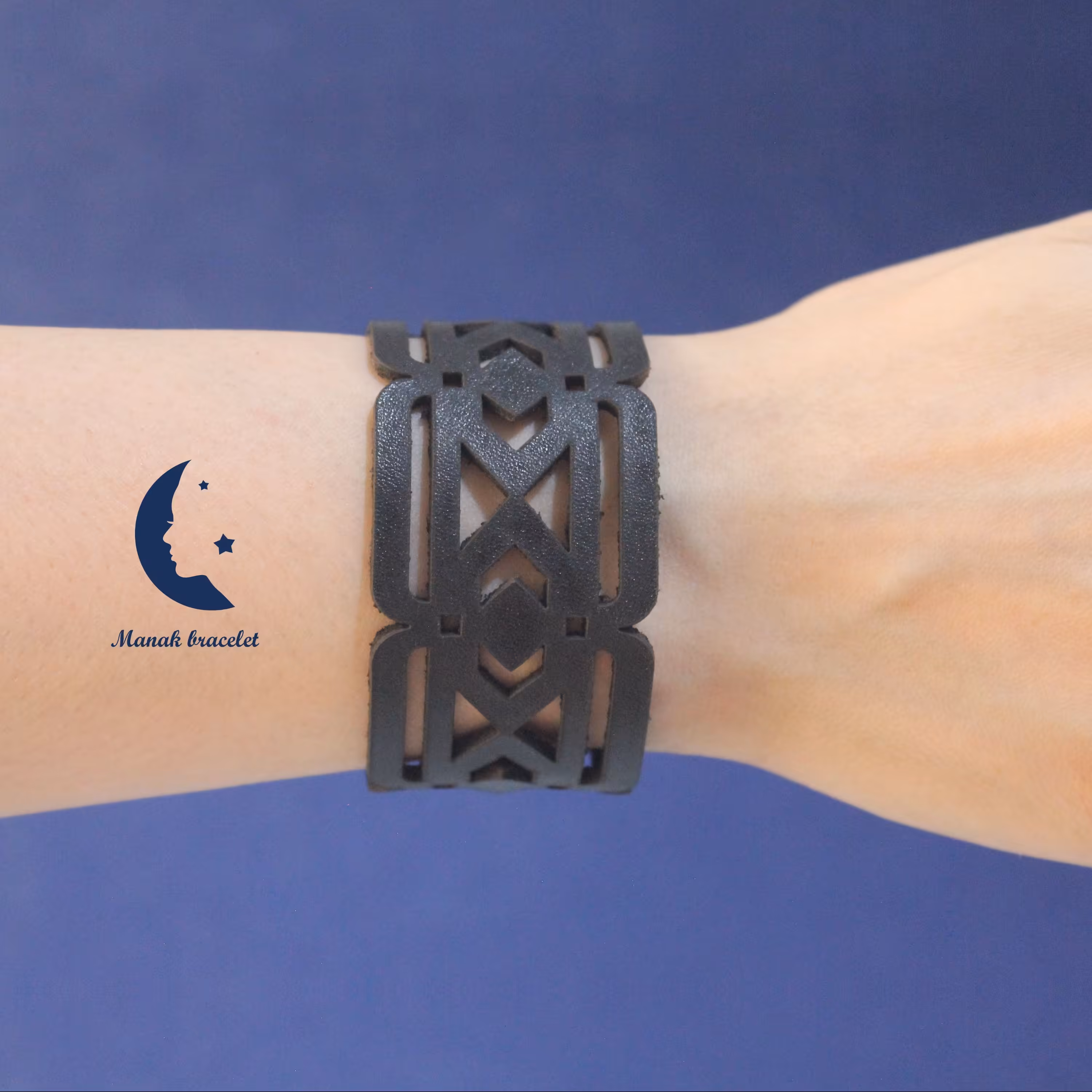 دستبند چرم طبیعی گاوی مدل M-199  