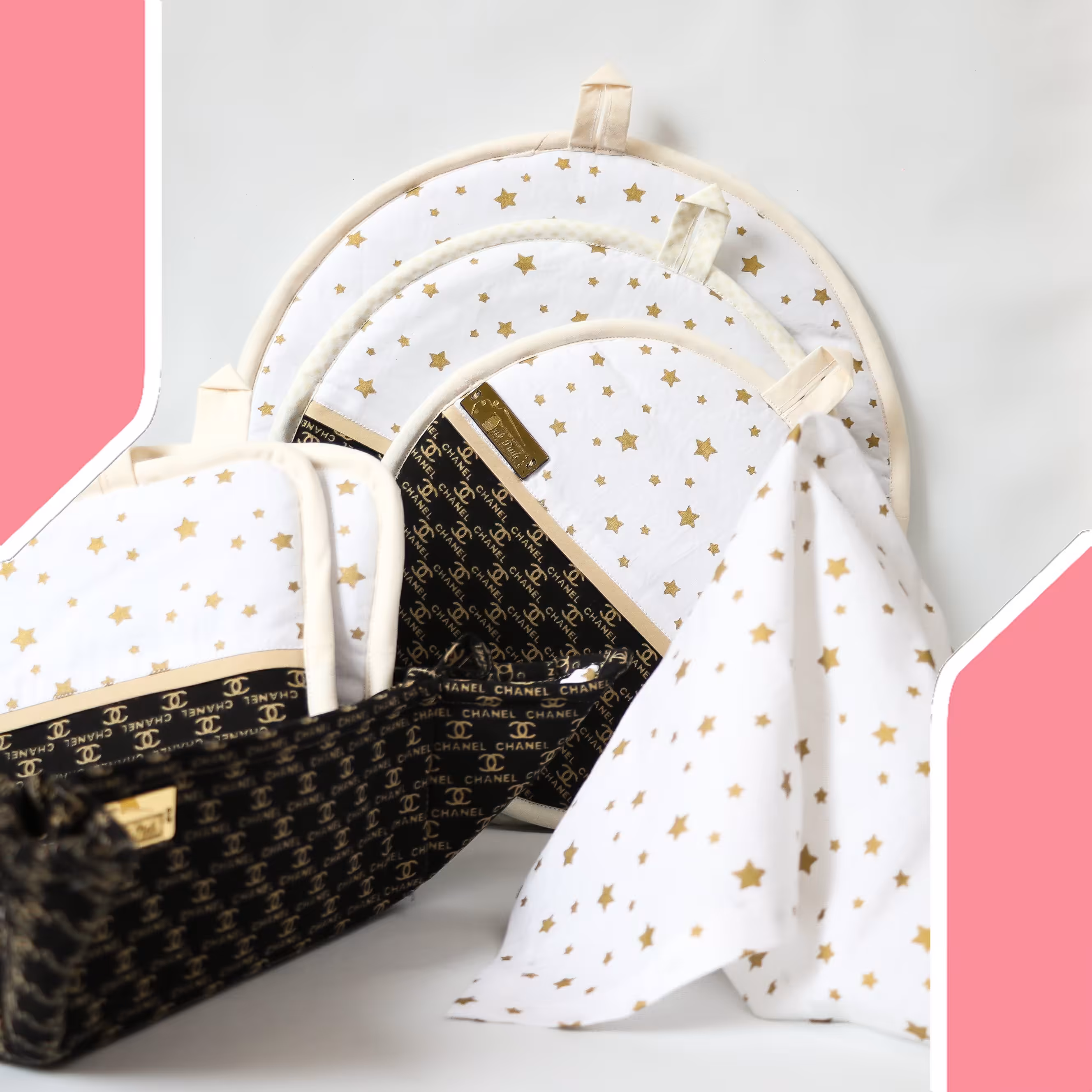 سرویس پارچه ای آشپزخانه 12 تکه اریب صورتی طرح شنل رنگ مشکی و طلایی و سفید