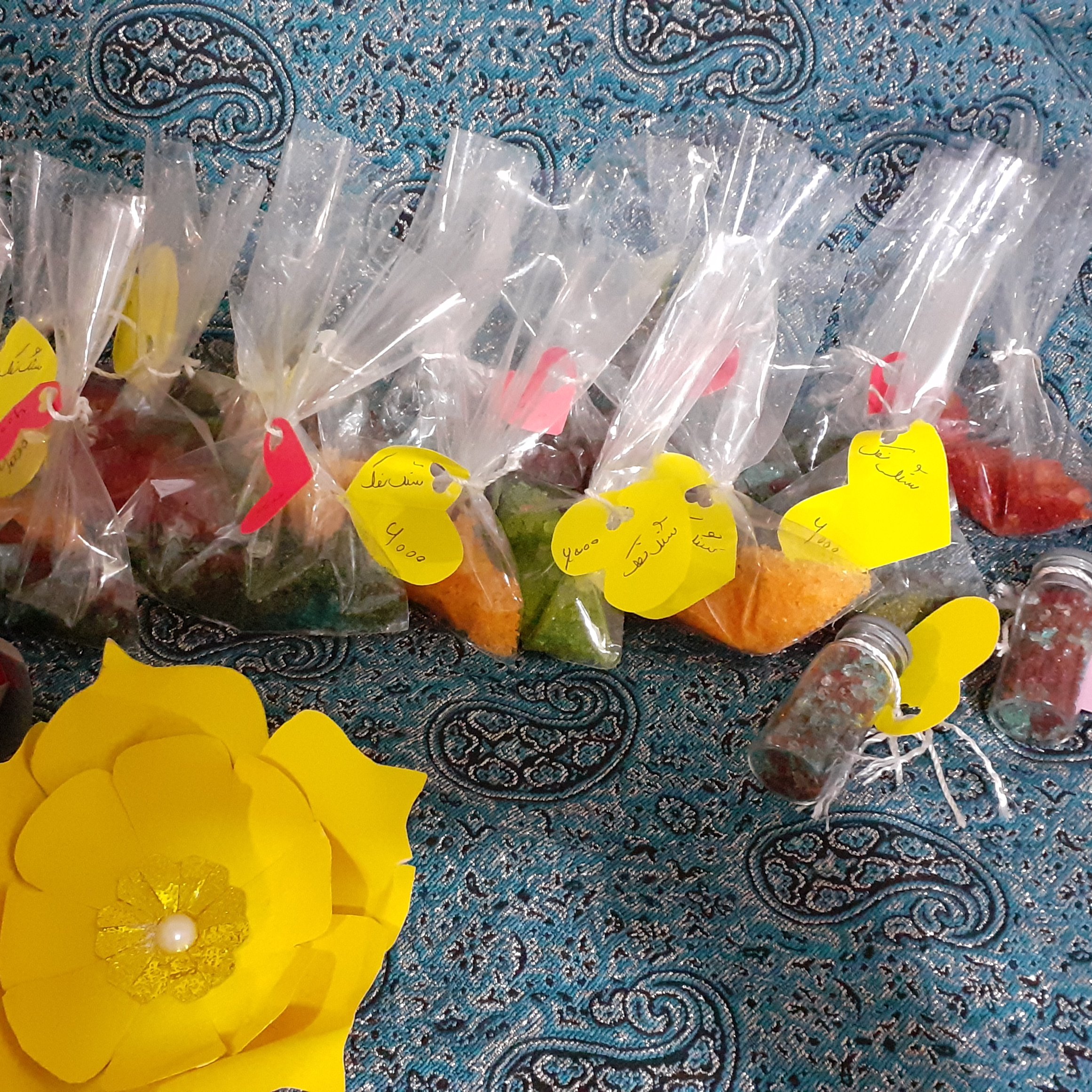 سنگ نمک رنگی بسته ای و شیشه ای