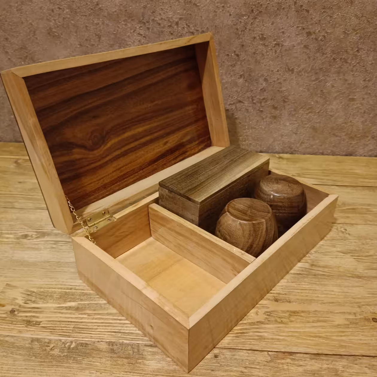 قهوه خوری از چوب گردو