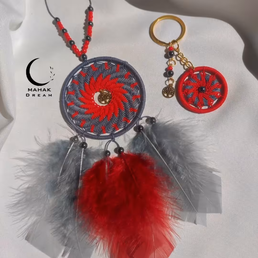 آویز ماشین و جاسوییچی قرمز