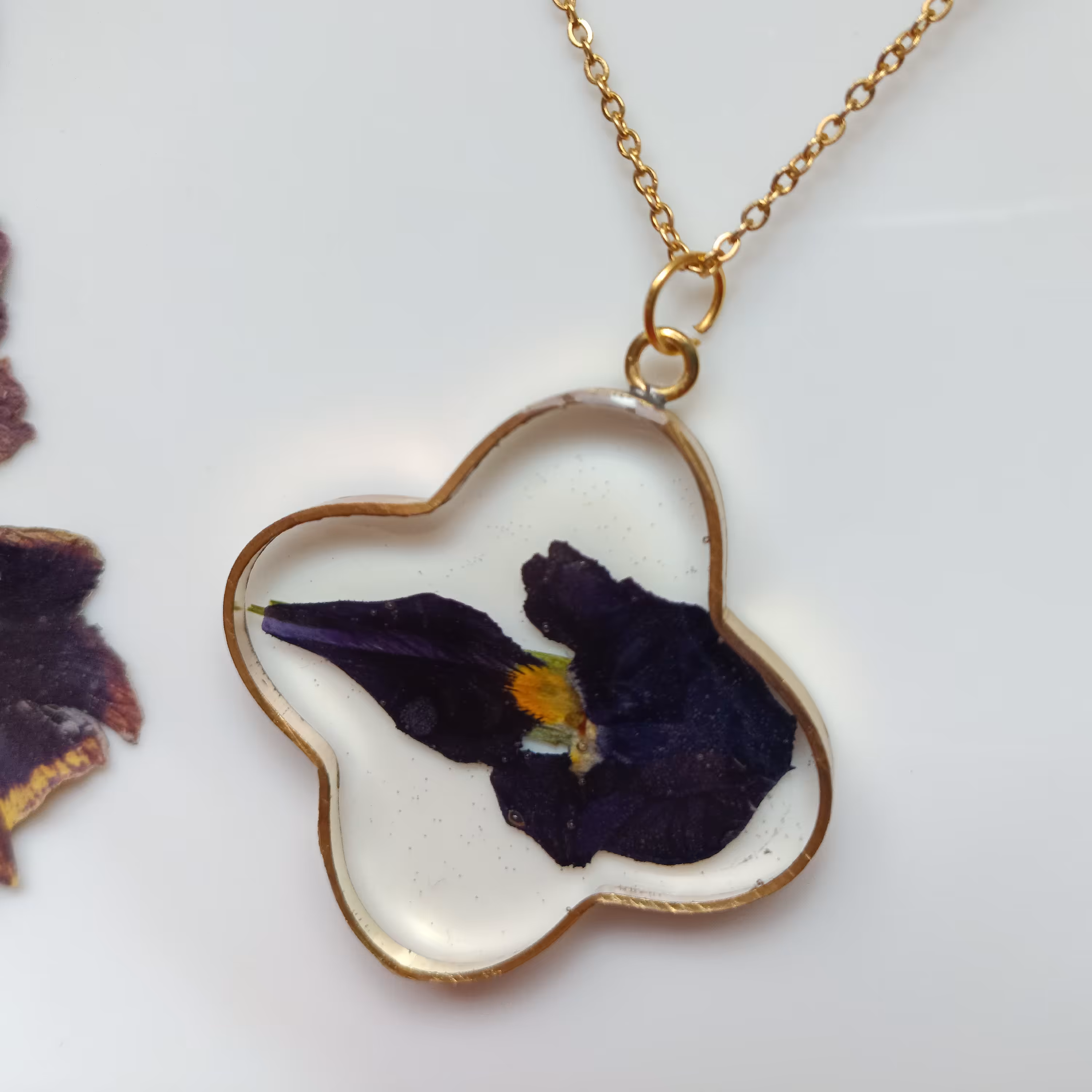 گردنبند گل بنفشه رزینی