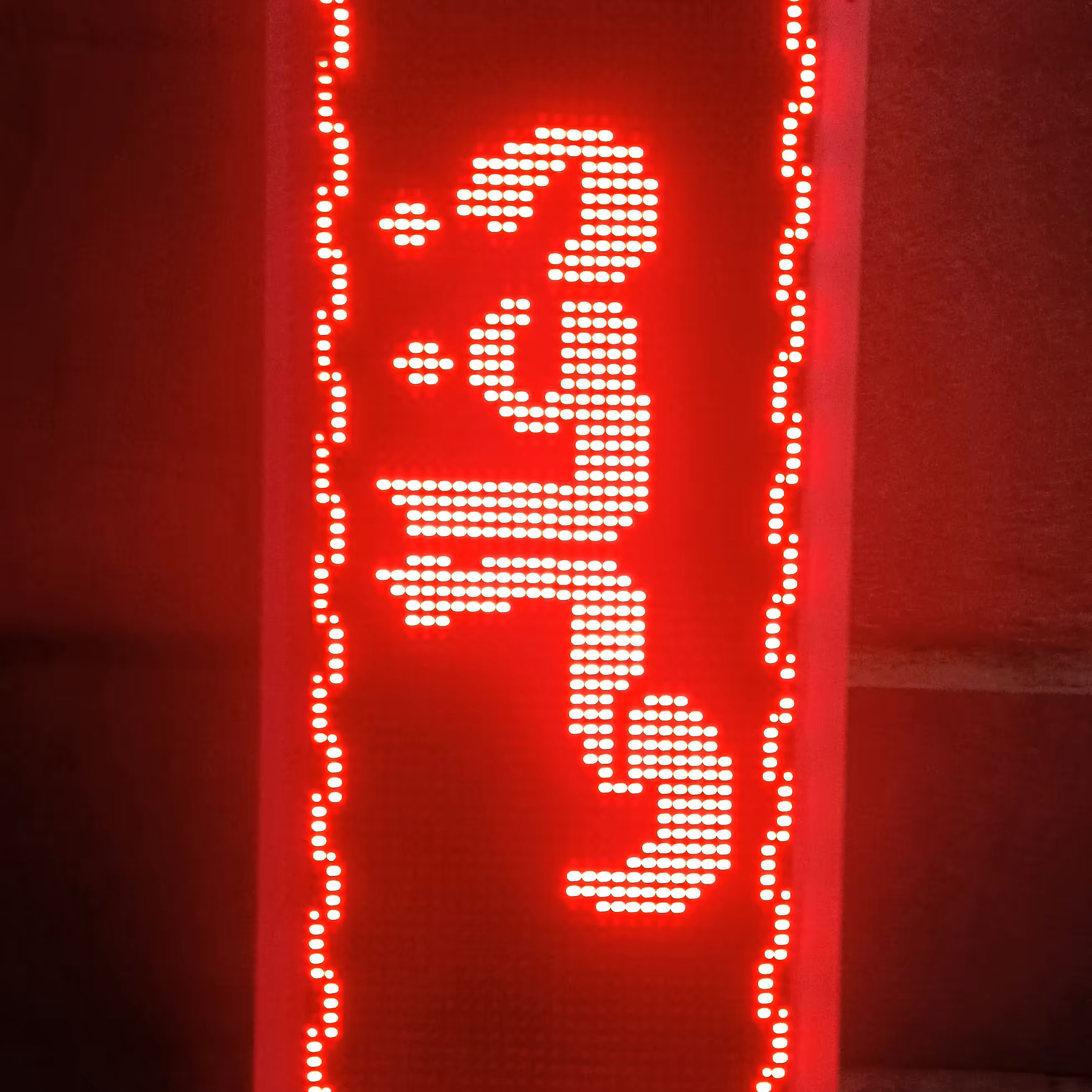 تابلو روان قرمز ال ای دی  38 در 104