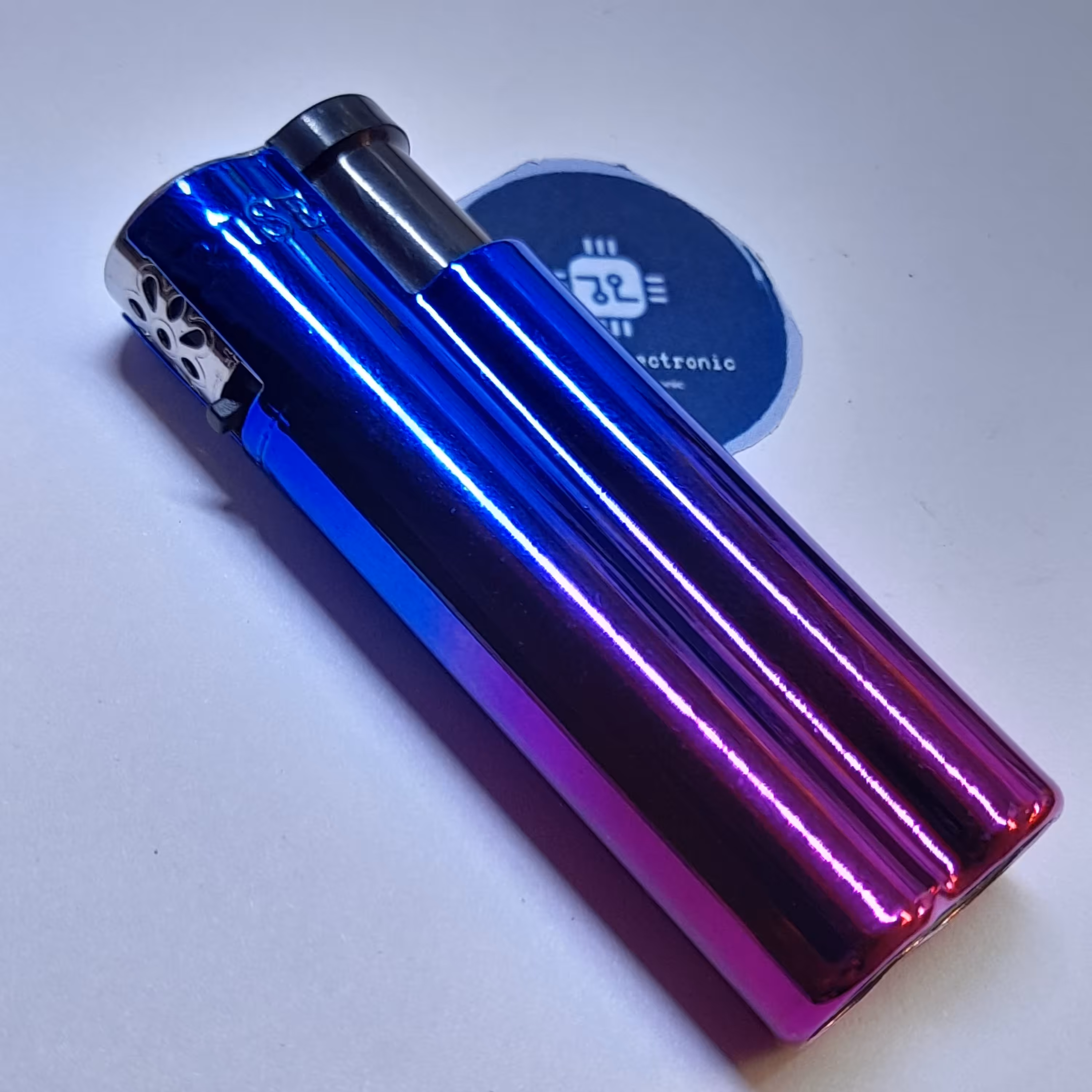 فندک هلو گرامی  اتمی بدنه فلزی سنگین،کیفیت عالی شعله اتمی 