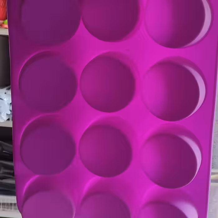 قالب مافین سیلیکونی 12 خانه کیک یزدی  کف 6ونیم ارتفاع3 و دهانه 7 سانت