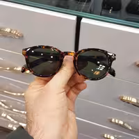 عینک آفتابی اسپرت مردانه و زنانه مارک دیوید بکهام مناسب صورتهای متوسط و ریز 