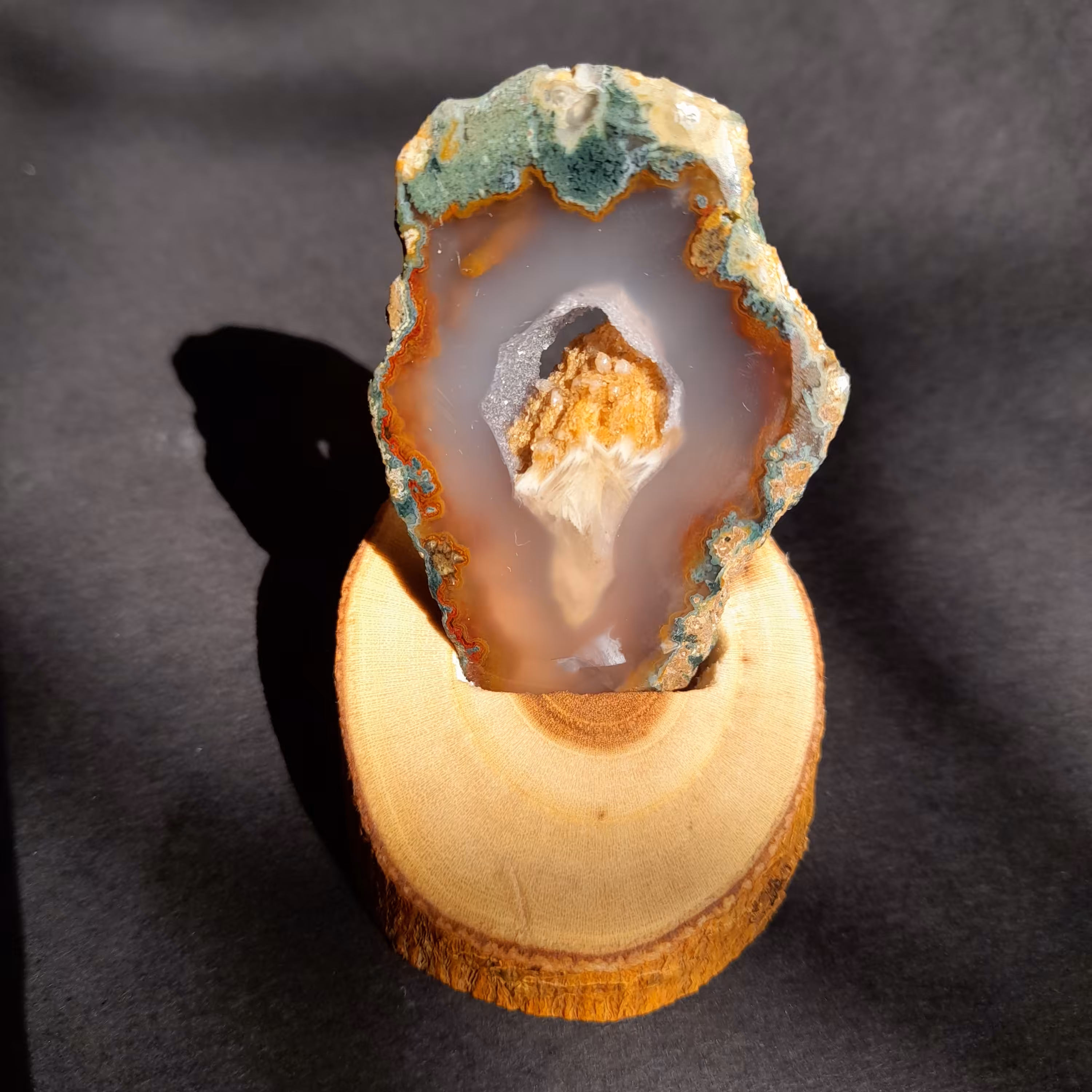  رو میزی،  دکوری و آویز سنگ شجر  بهاری ژئود دار