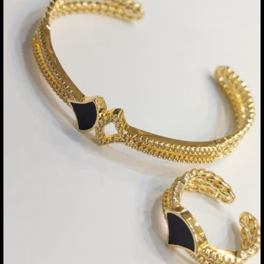 دستبند رنگ ثابت نگین کاری شده سایز فری