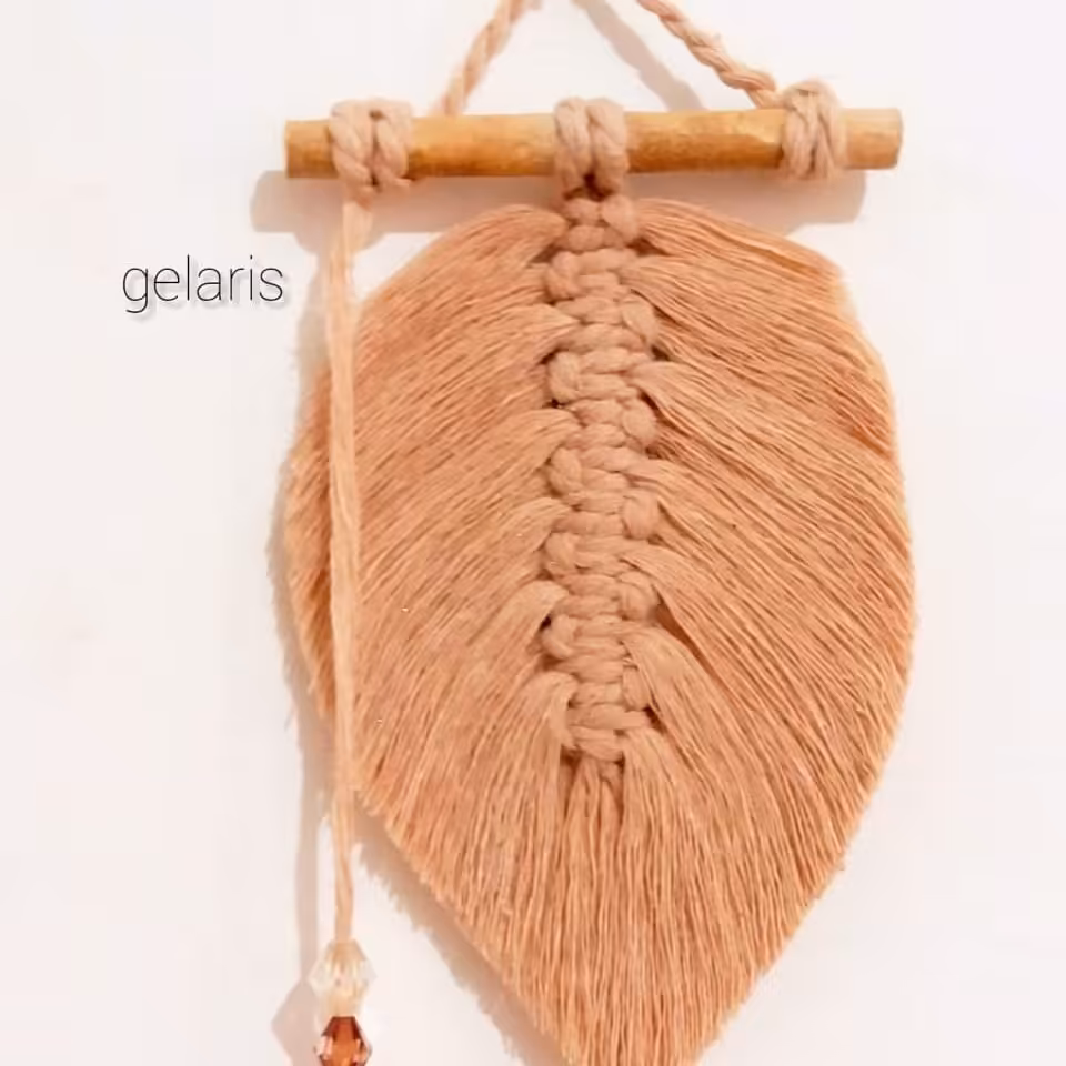 آویز پر کاراملی 