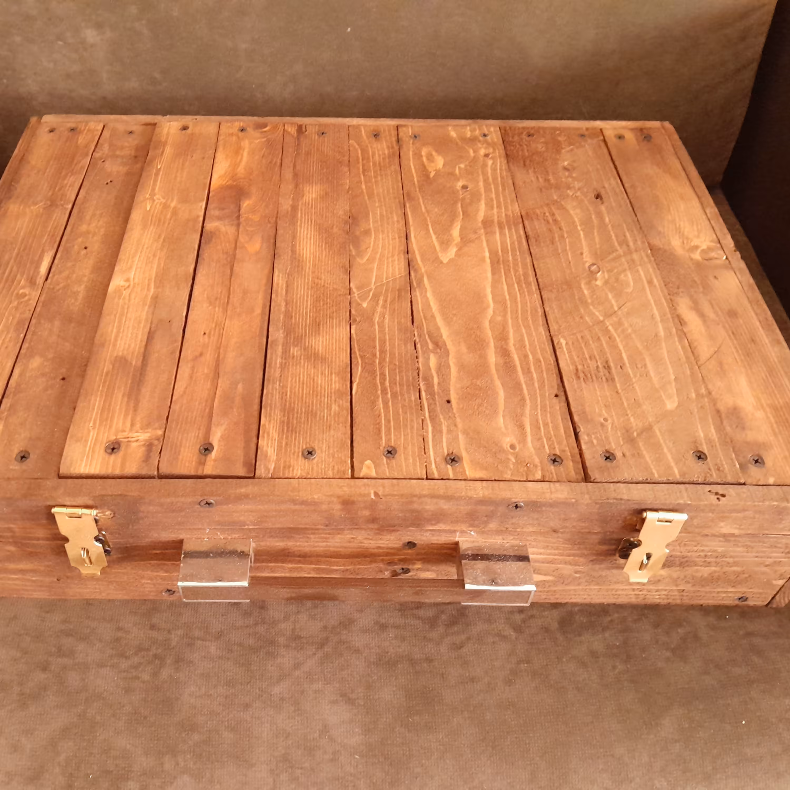 باکس چوبی دسته و قفل دار