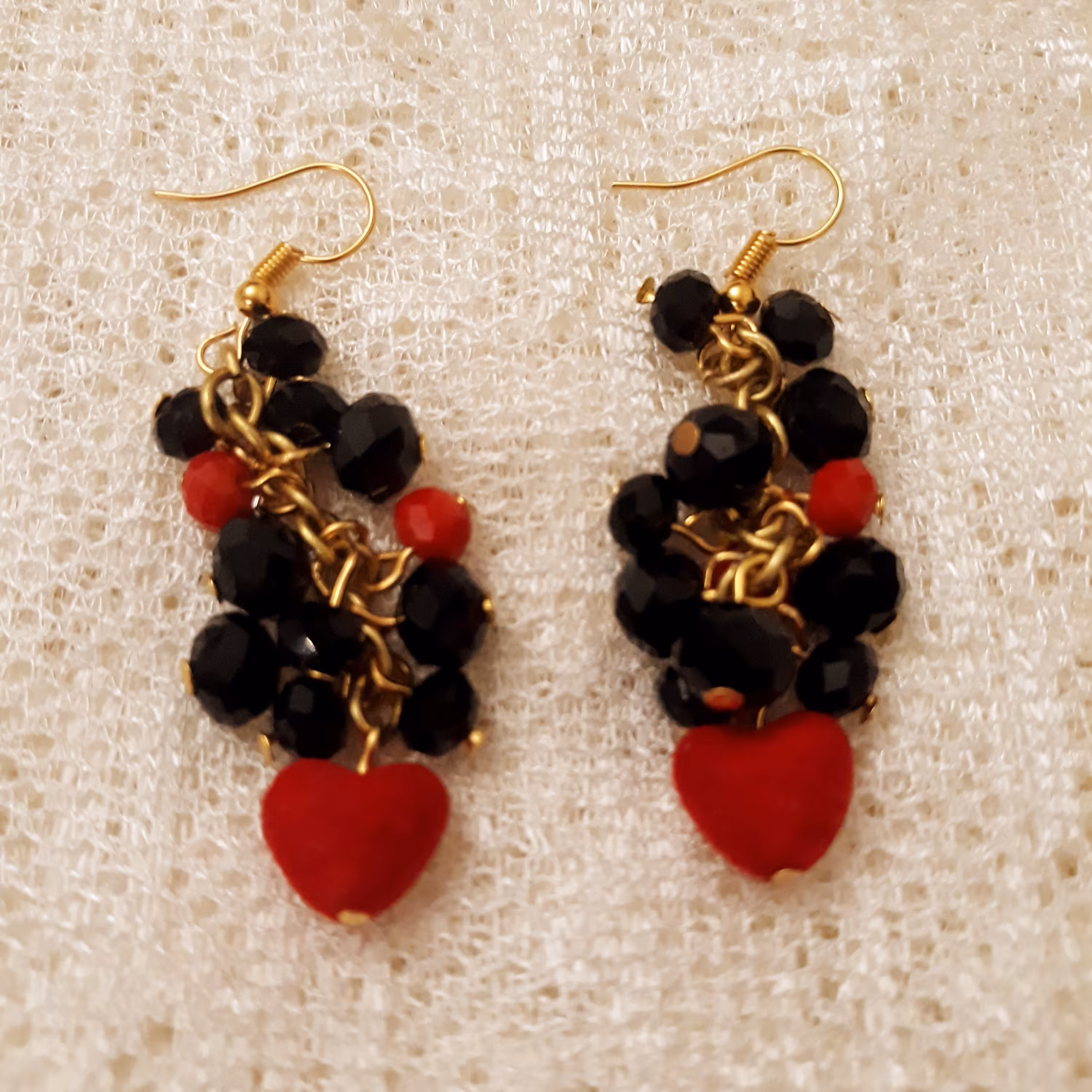 گوشواره قرمزمشکی قلبی