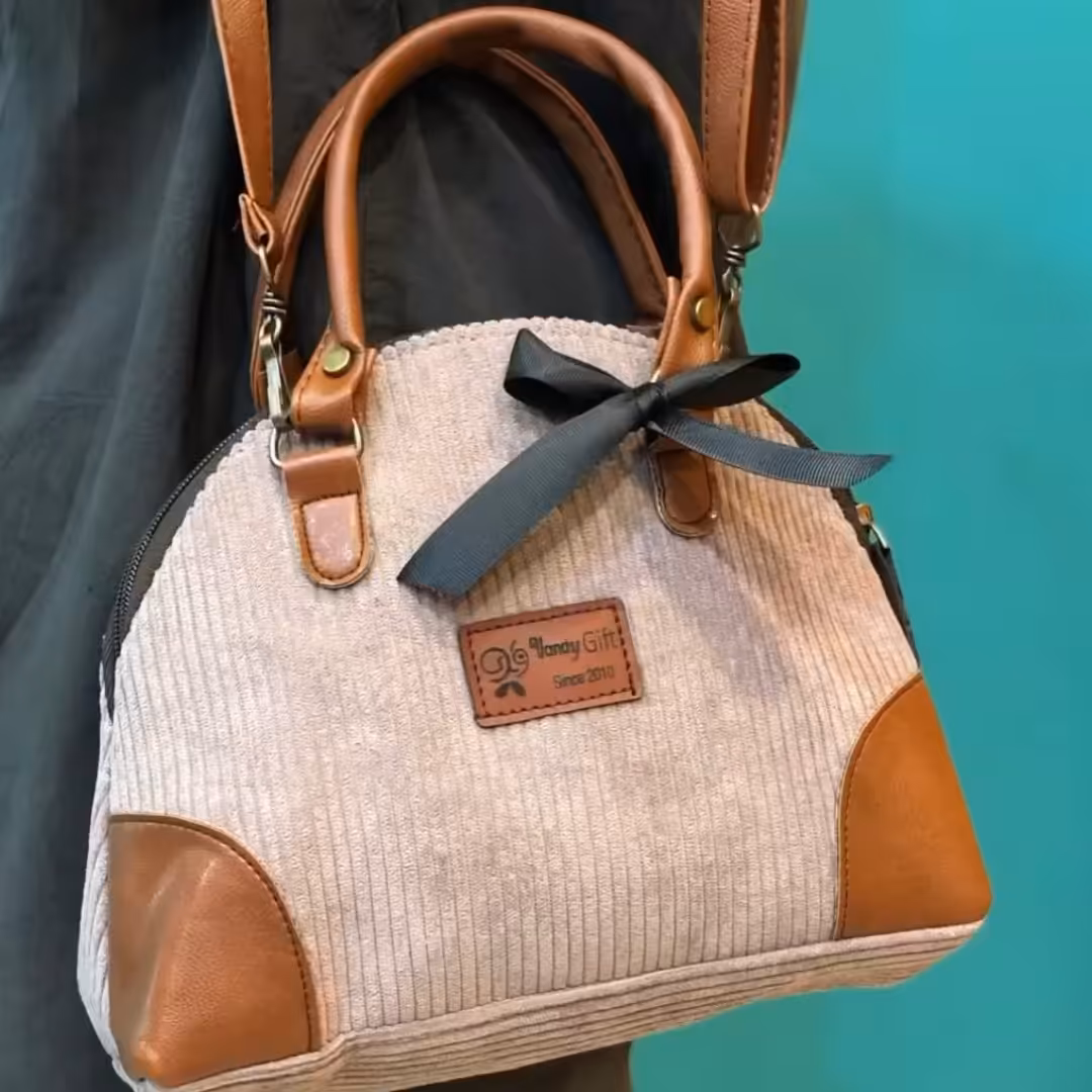 کیف دستی و دوشی دخترانه مخمل کبریتی و چرم در رنگ بندی 