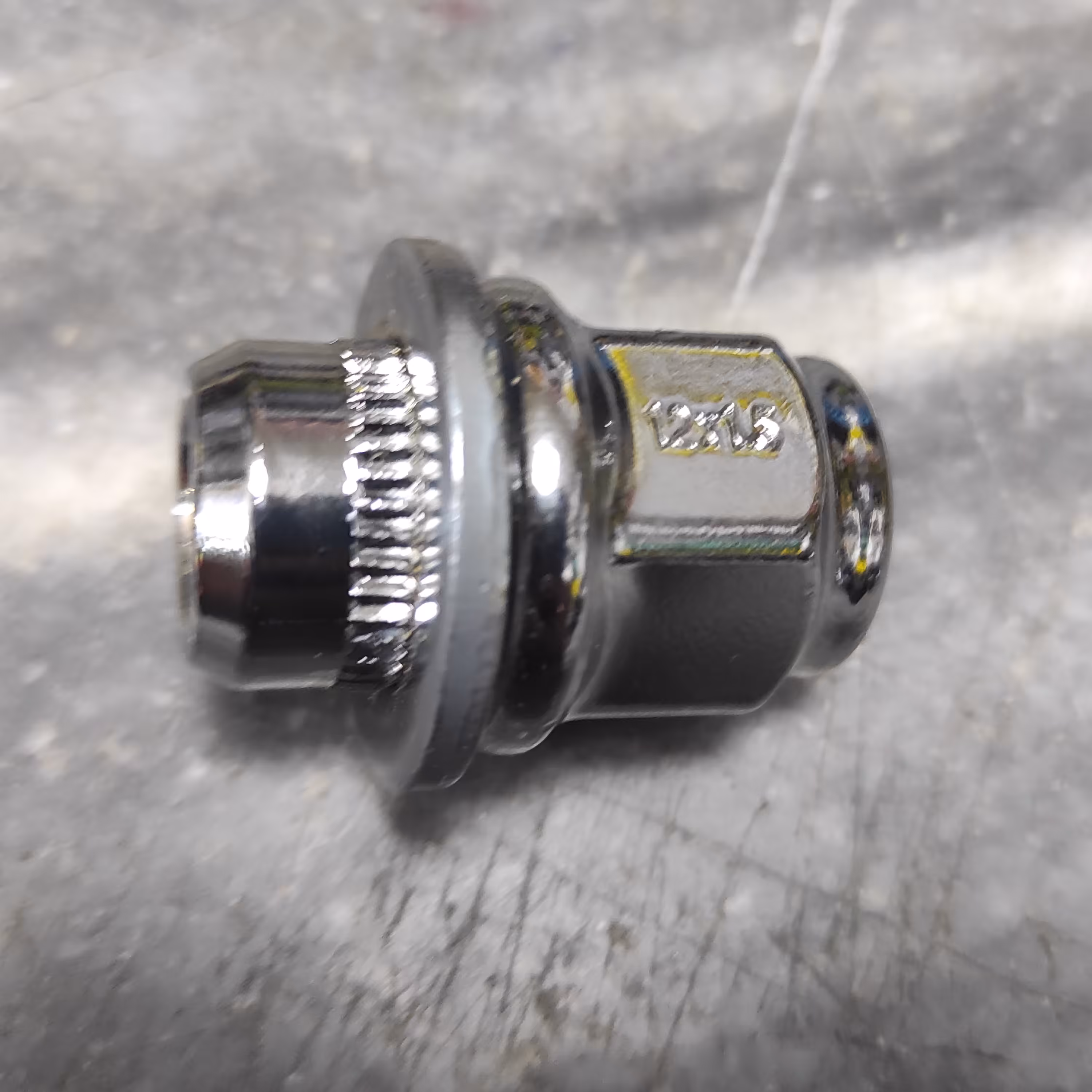 مهره چرخ تویوتا ، x60 ،x33جنس خارجی اصلی 