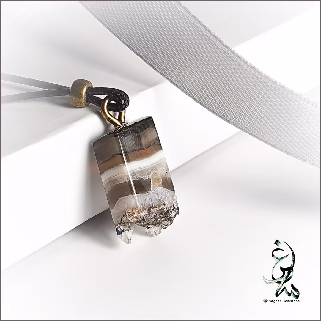 گردنبند اسپورت عقیق سلیمانی با بلورهای کوارتز  (گردنبند عقیق دستساز)