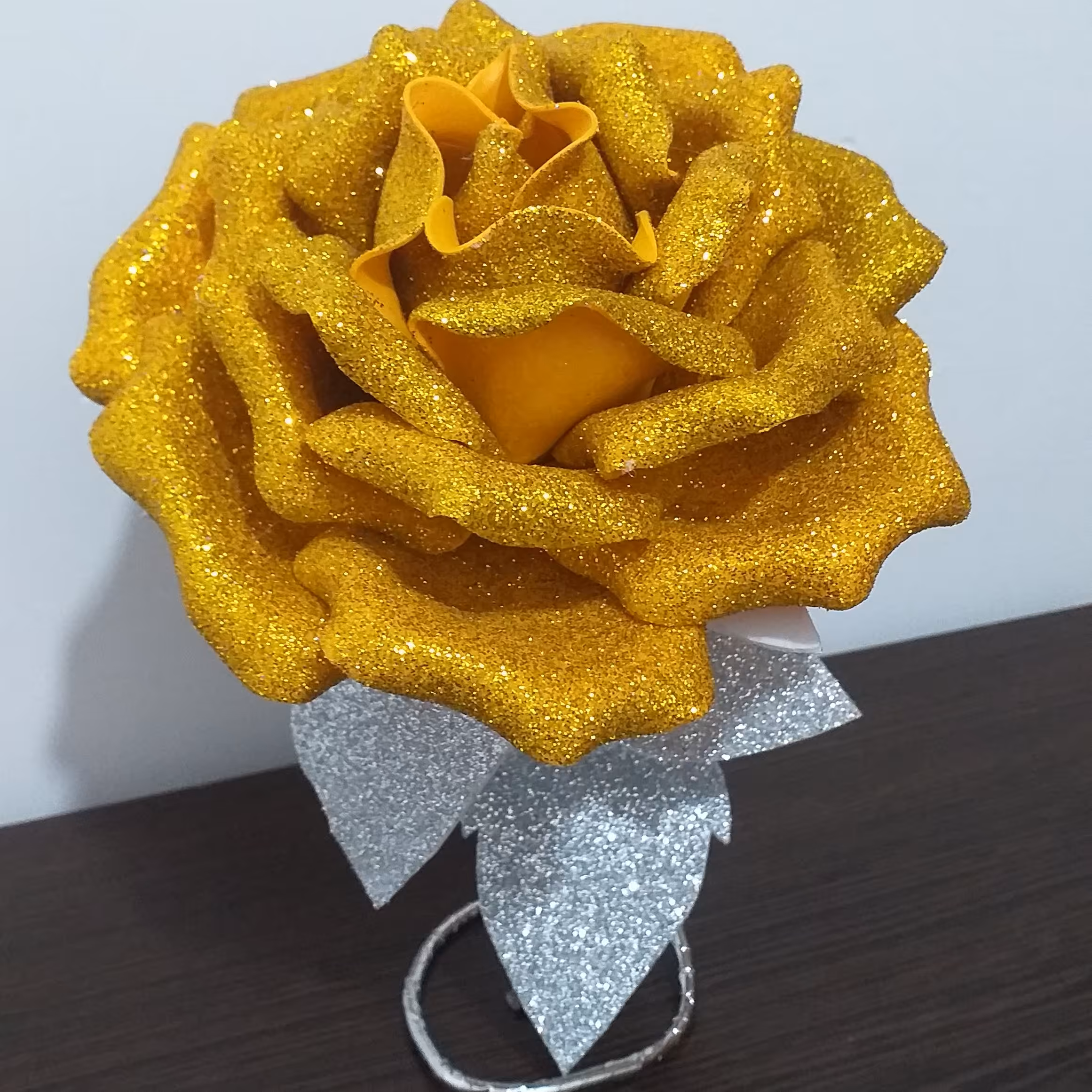 گل اکلیلی کوچک جنس فوم  ارتفاع 15 سانتی متر  قابل شست و شو ، رومیزی 