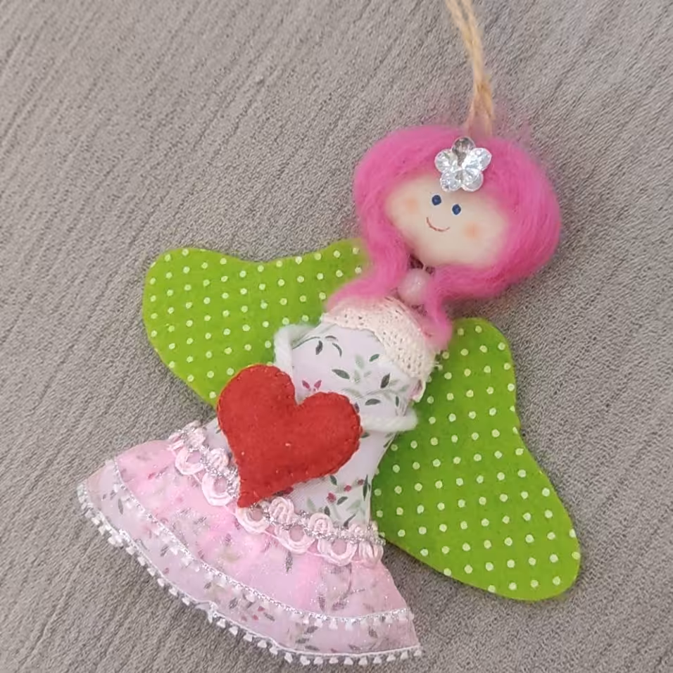 عروسک اویز دخترک پارچه ای دستدوز سنتی هدیه مجلسی مهمانی شیک ارایشی دخترانه زنانه  اسباب بازی عید نوروز  اجیل هفت سین