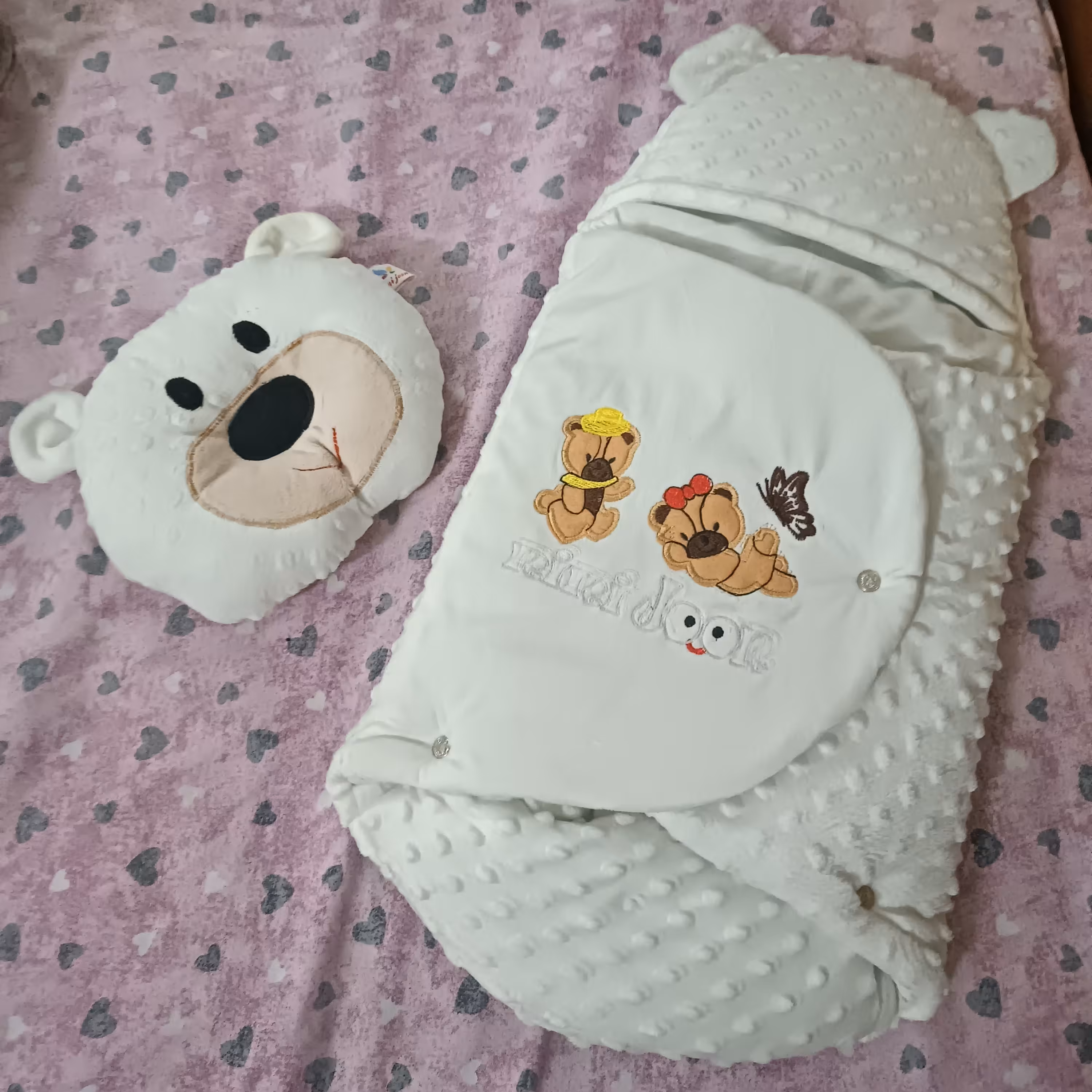 قنداق فرنگی نوزادی مخمل حبابی گلدوزی خرسی بالش فرمدهی سرنوزادبالش شیردهی 