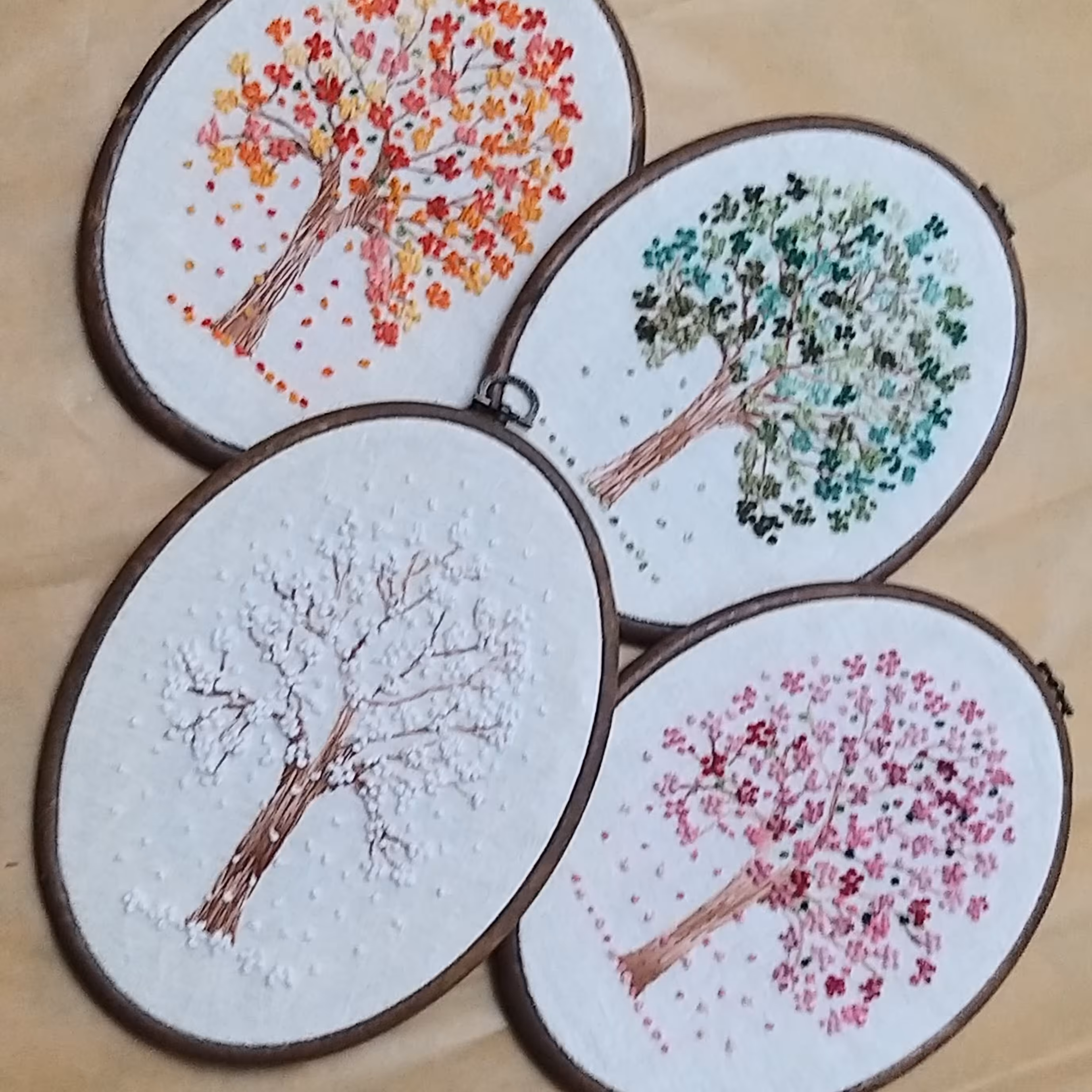 تابلوی گلدوزی چهار فصل