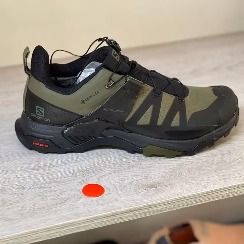 کفش سالامون ویتنامی2022  890 گرم داری رنگ آبی و سبز در سایز بندی 40 تا 45