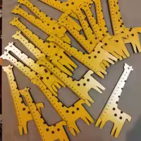 خط کش زرافه جنس ام دی اف  سایز خط کش قابل تغییر 