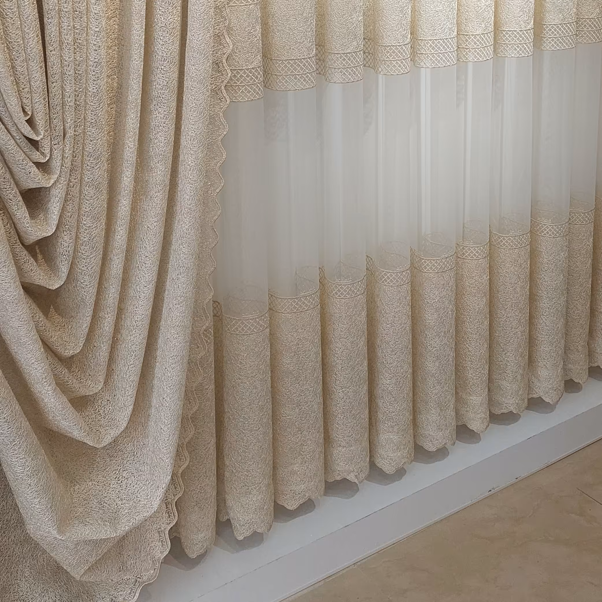 حریر سه حاشیه بریلنت آماده نصب