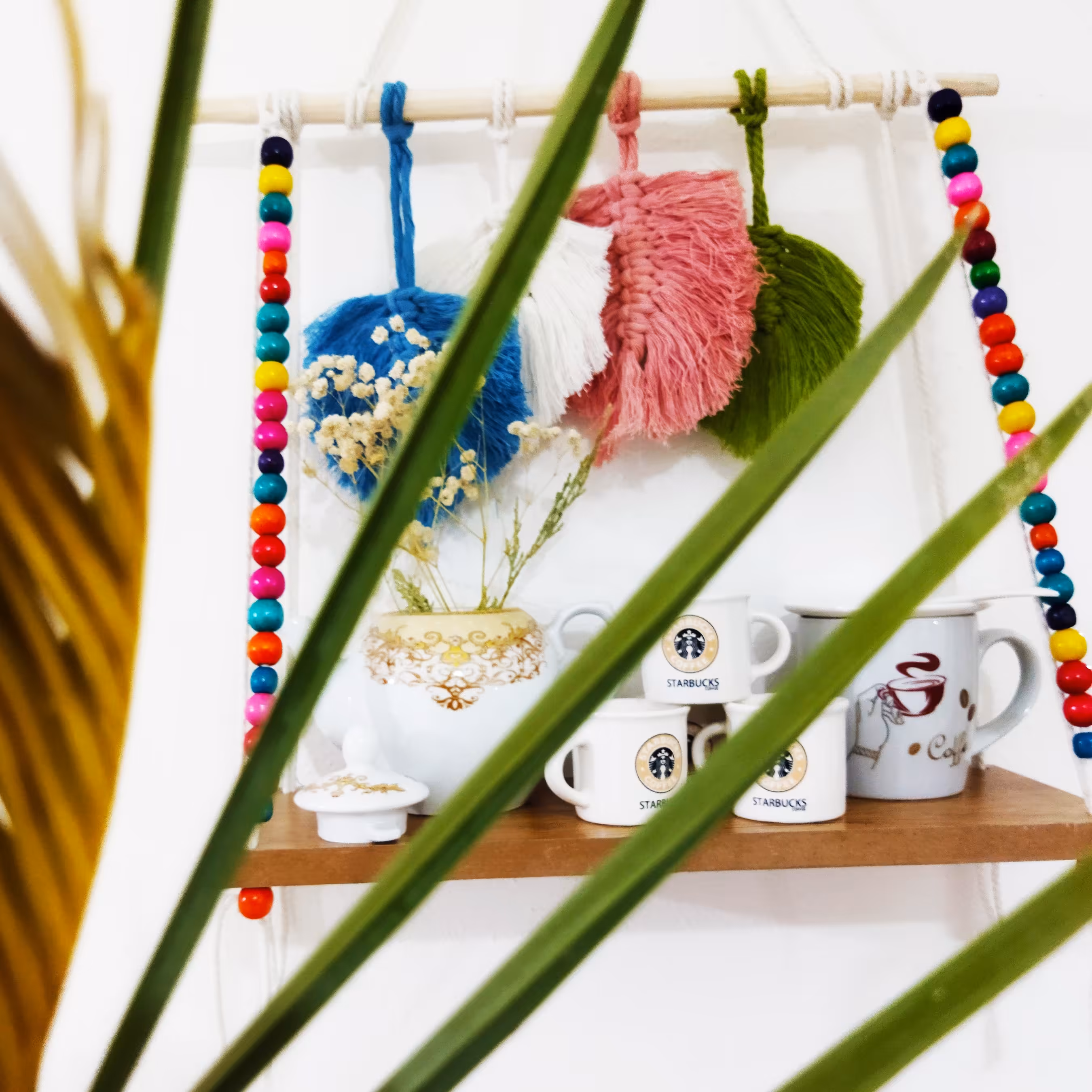 شلف مکرومه بامهره های رنگی رنگی  ابعاد 42در40