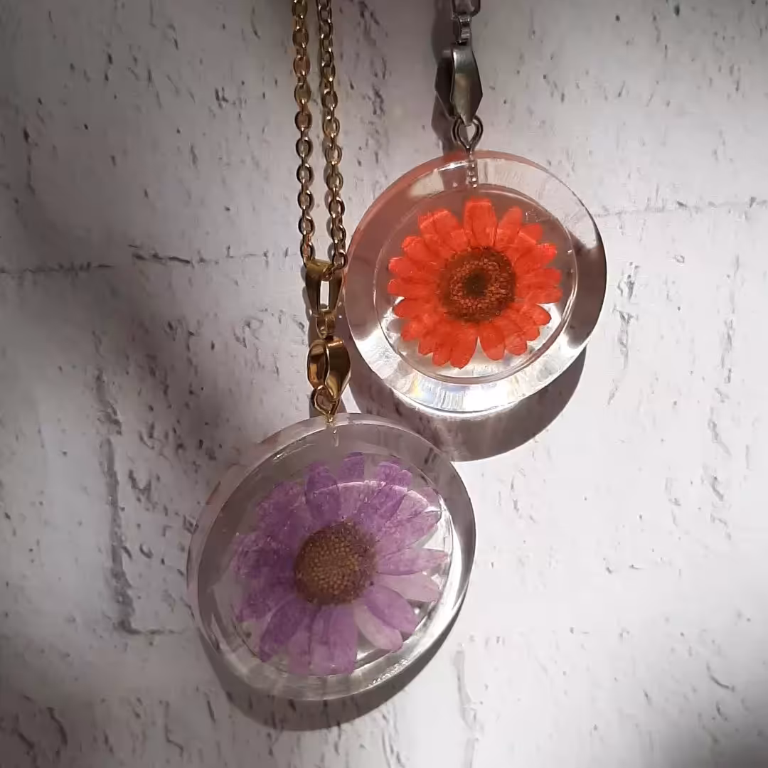بابونه رنگی(گردنبند رزینی)