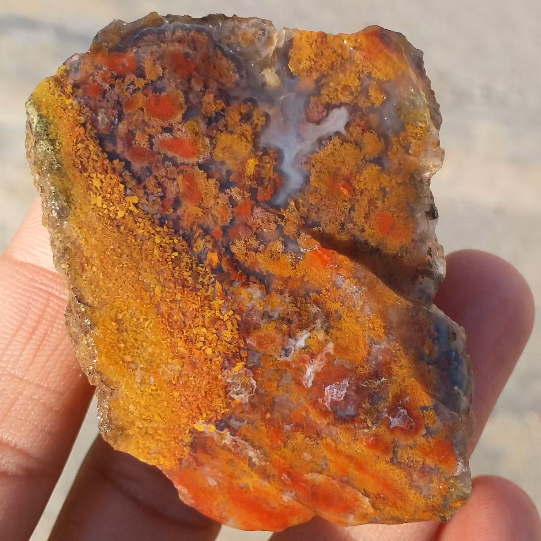 سنگ راف عقیق منظره 7رنگ بسیار دیدنی شاهکار خلقت کاملا طبیعی
با قابلیت ساخت چند نگین بی نظیر محشر
 کد 8037