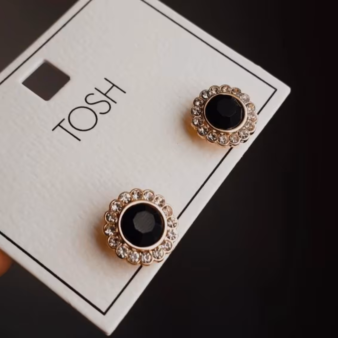 گوشواره نگین مشکی