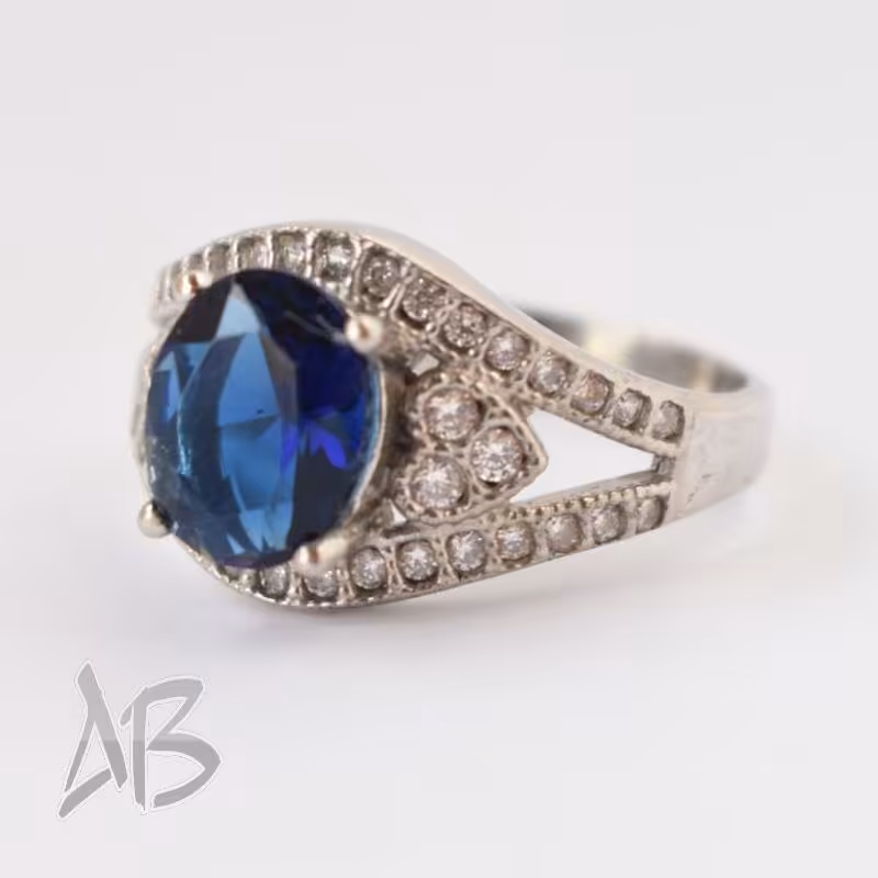 انگشترنقره زنانه نگین آبی آبکاری طلا  عیار 925 آقابزرگ