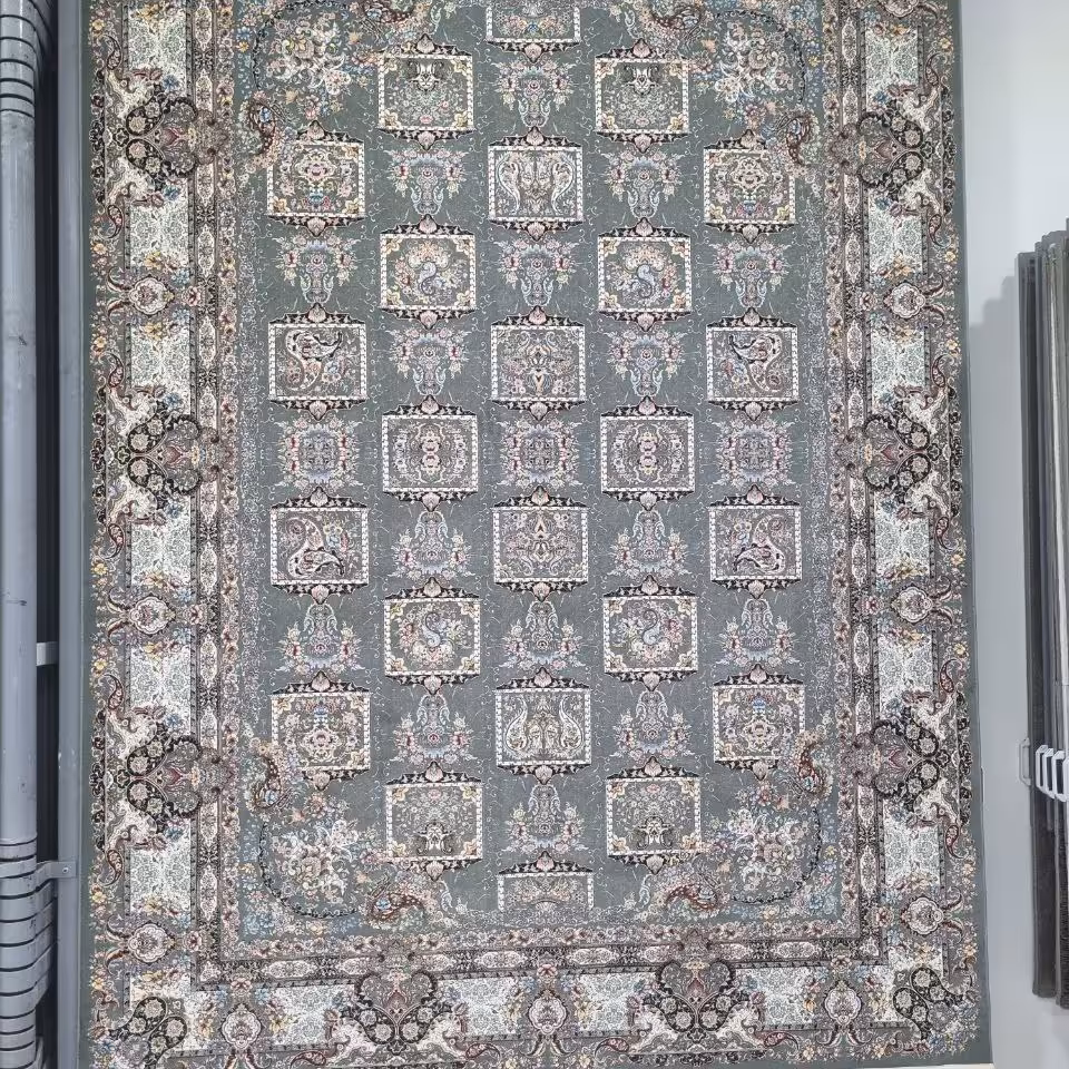 فرش پاتریس 1200شانه  طرح رقصان طوسی کناره یک دریک ونیم متری