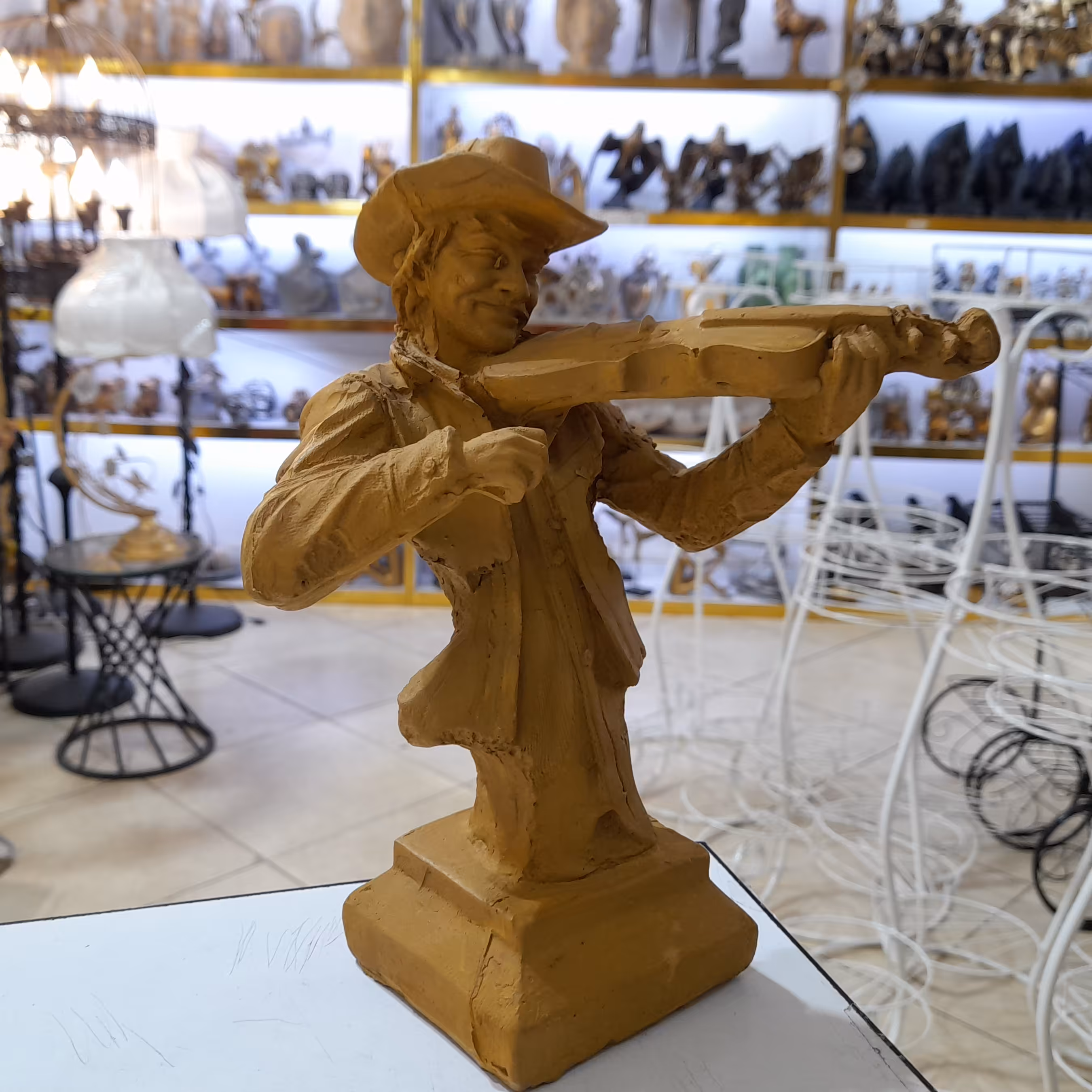 مجسمه پلی استر طرح نوازنده گیتار زن ویولن زن مجسمه نوازنده پلی استری کیفیت عالی 