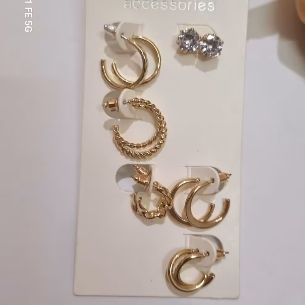 پک گوشواره شش تایی طلایی رنگ ثابت کیفیت بالا وارداتی بارکد دار مناسب هدیه میخی و حلقه ای در طرح های مختلف نگین دار و شیک