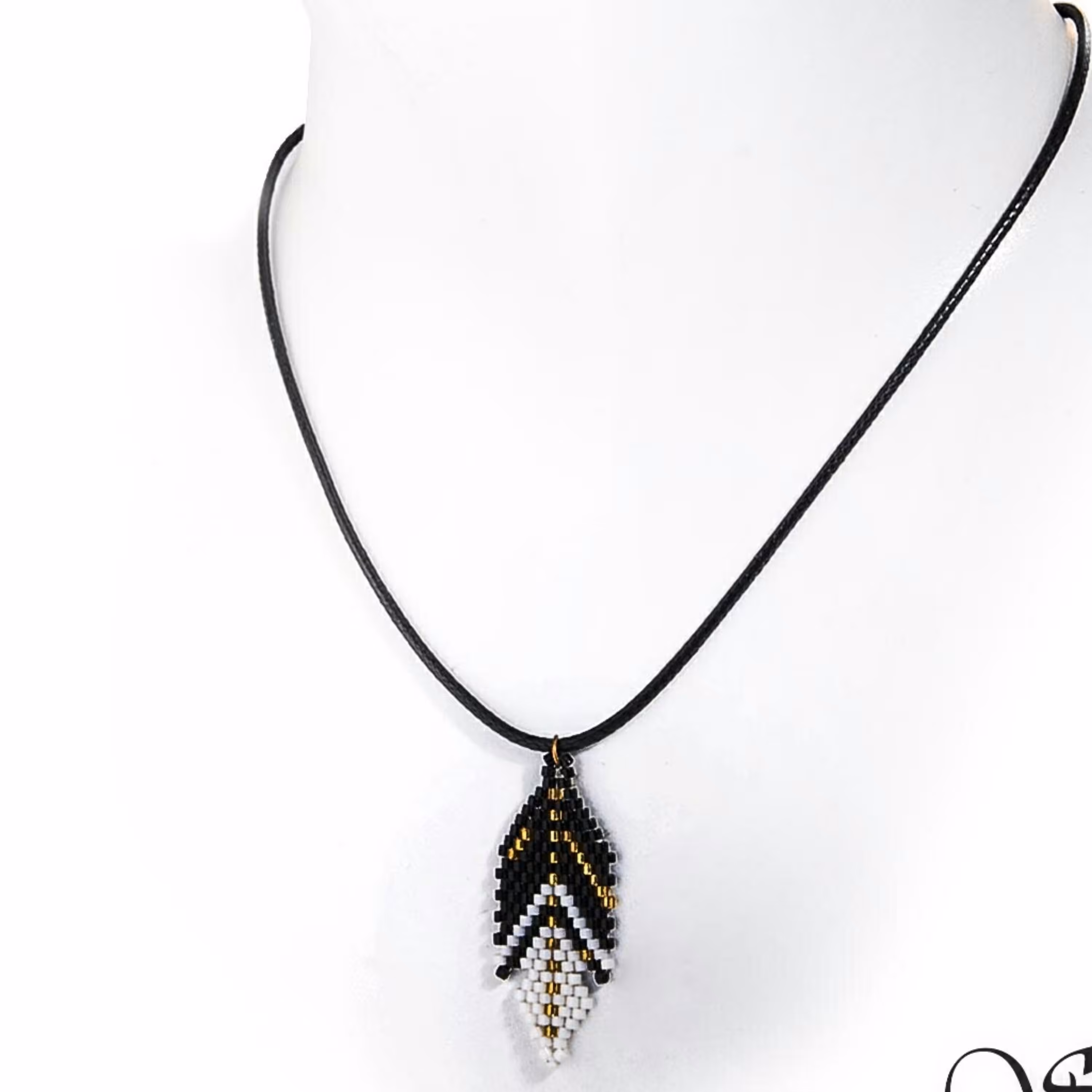 گردنبند فانتزی طرح پر و ضدحساسیت ثبات رنگ بالا دارای کد2434